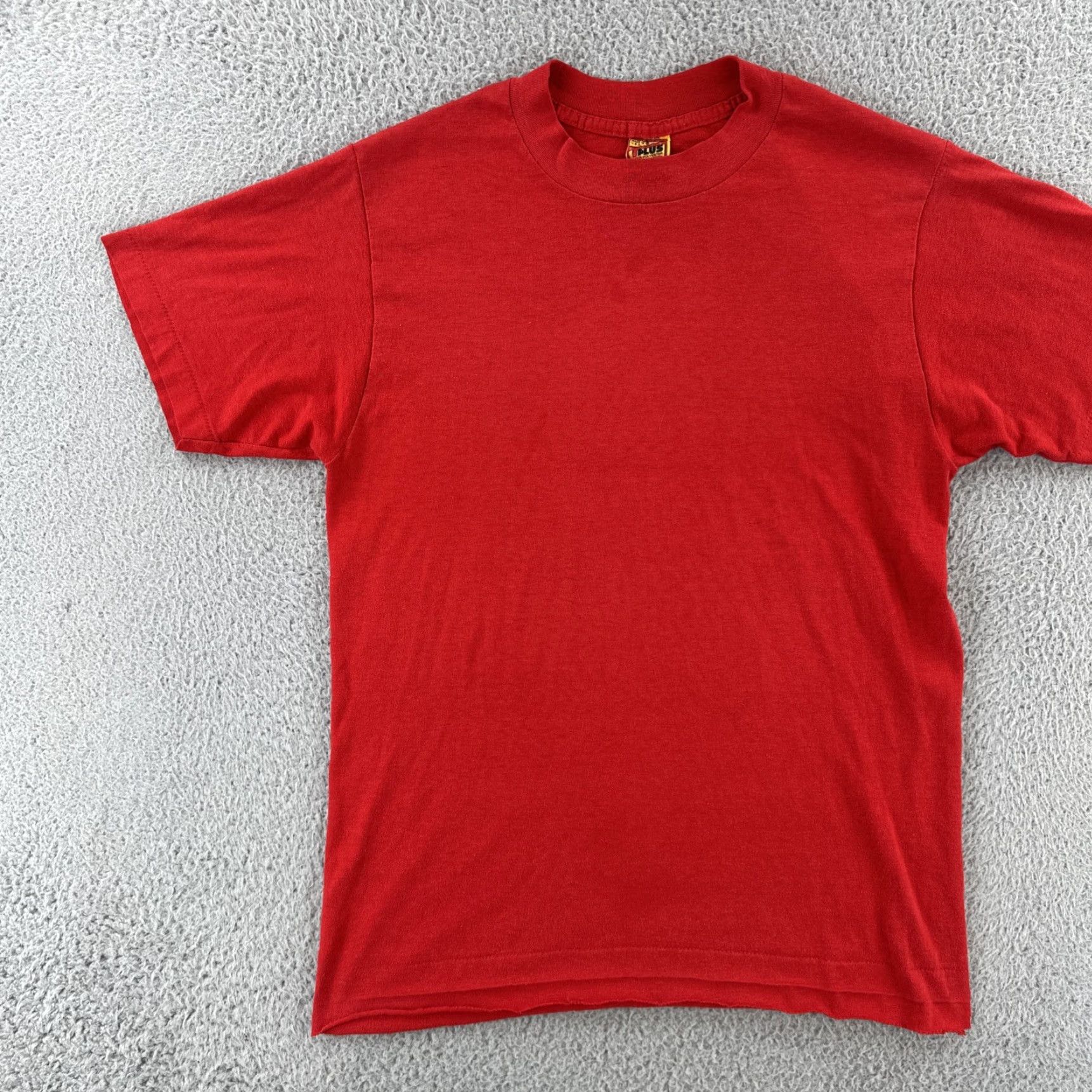 Vintage VINTAGE T Plus Mens L Red Short Sleeve Crew Neck Shirt USA 80s Single Stitch Womens? Size US L / EU 52-54 / 3 - 4 Thumbnail