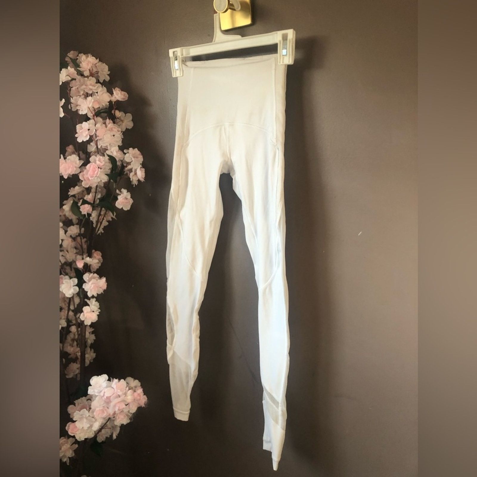 Lululemon White lululemon compression legging with sheer mesh design. Size 25" / US 0 / IT 36 - 2 Thumbnail