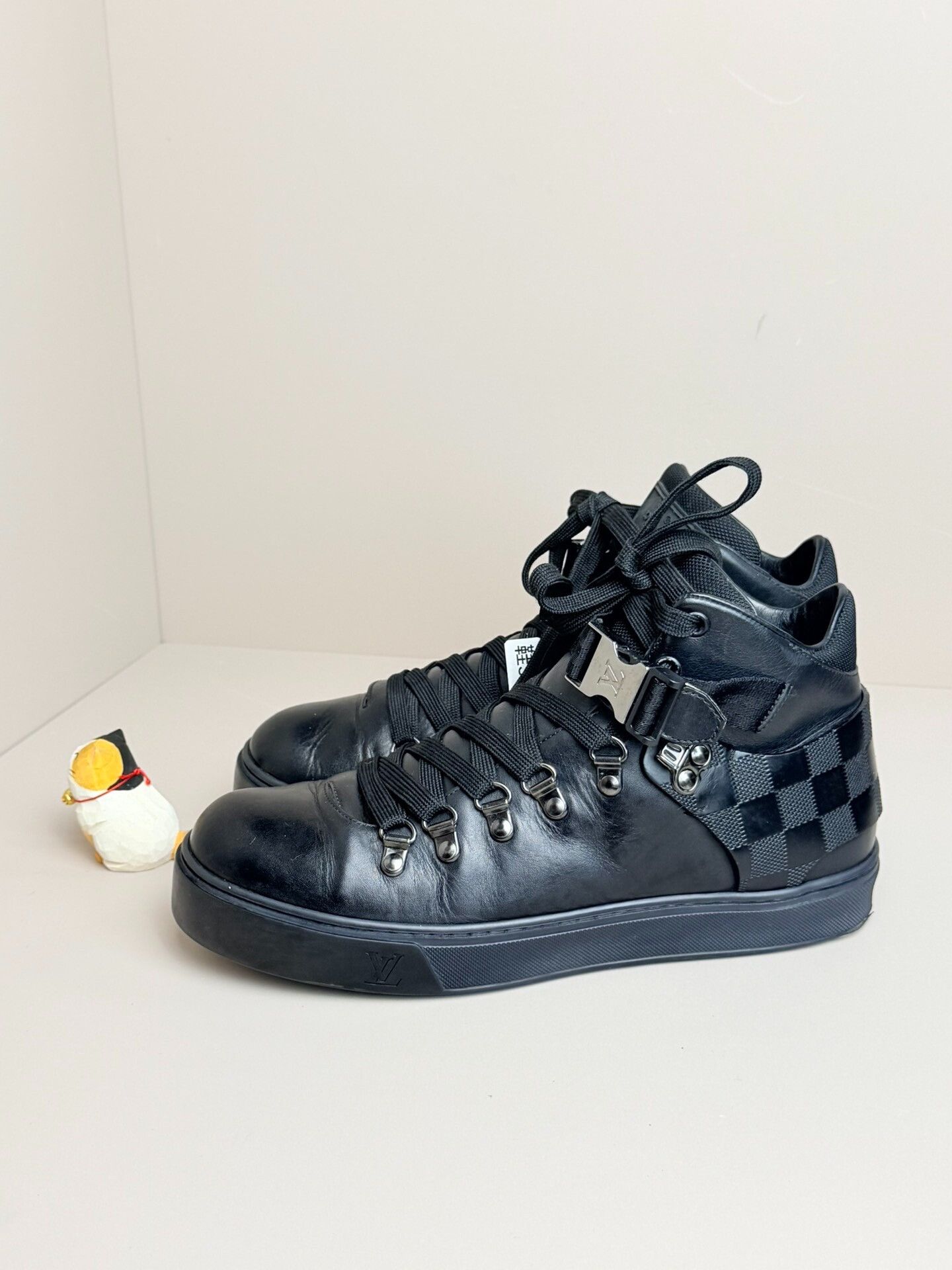 Louis Vuitton Louis Vuitton Checkered Black Hitop Sneakers 6.5 Men Size US 6.5 / EU 39-40 - 1 Thumbnail