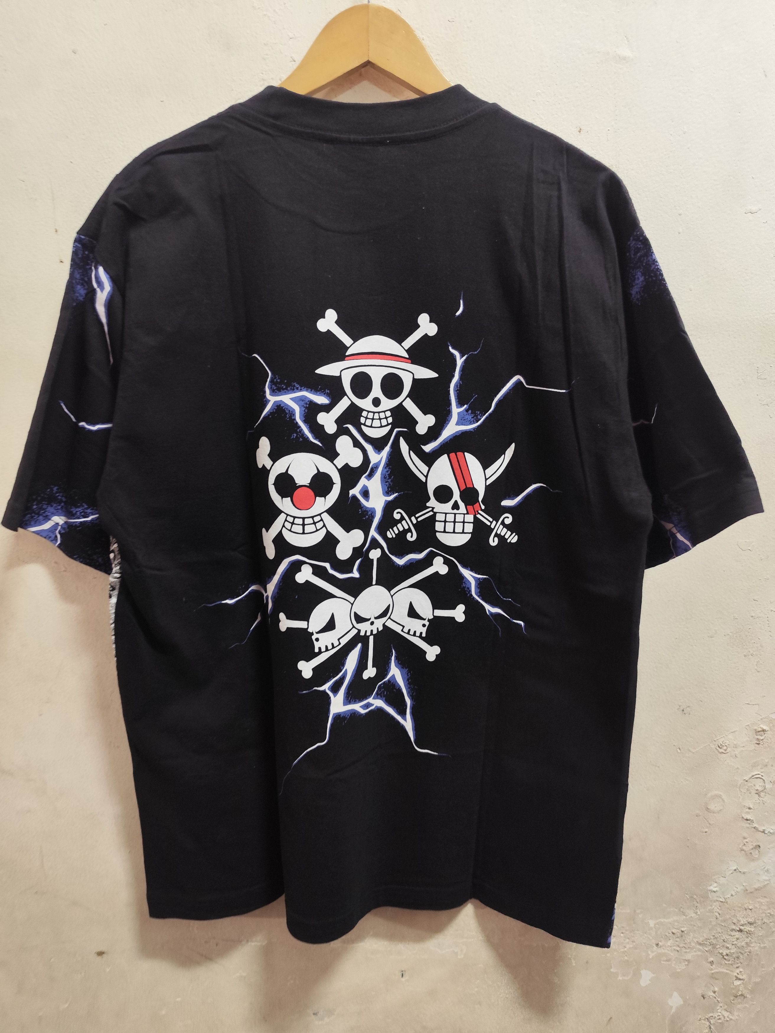 Anime × Japanese Brand × One Piece One Piece : Yonkou x Jolly Roger AOP Bootleg Tee Size M Size US M / EU 48-50 / 2 - 9 Thumbnail
