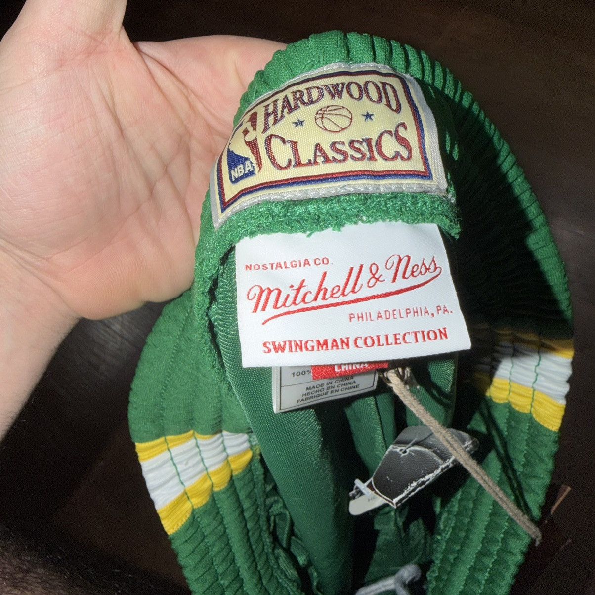 Mitchell & Ness NWT Mitchell & Ness Supersonics Swingman Shorts Mens SM Size US 30 / EU 46 - 4 Thumbnail