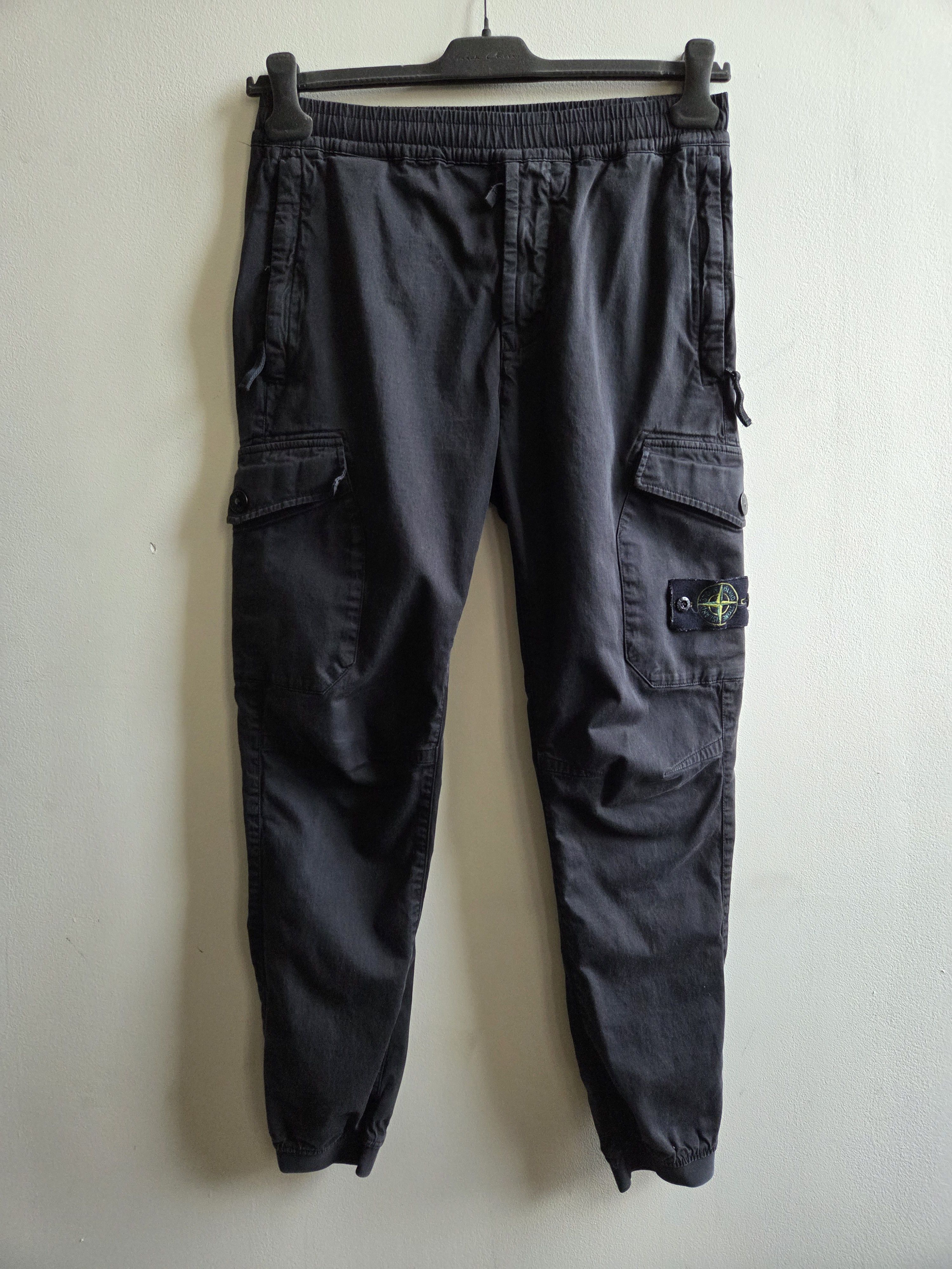 パンツ Stone  Vintage Black Cargo Pants Stone Island 'Old' Effect Regular Tapered Cargo Pants in