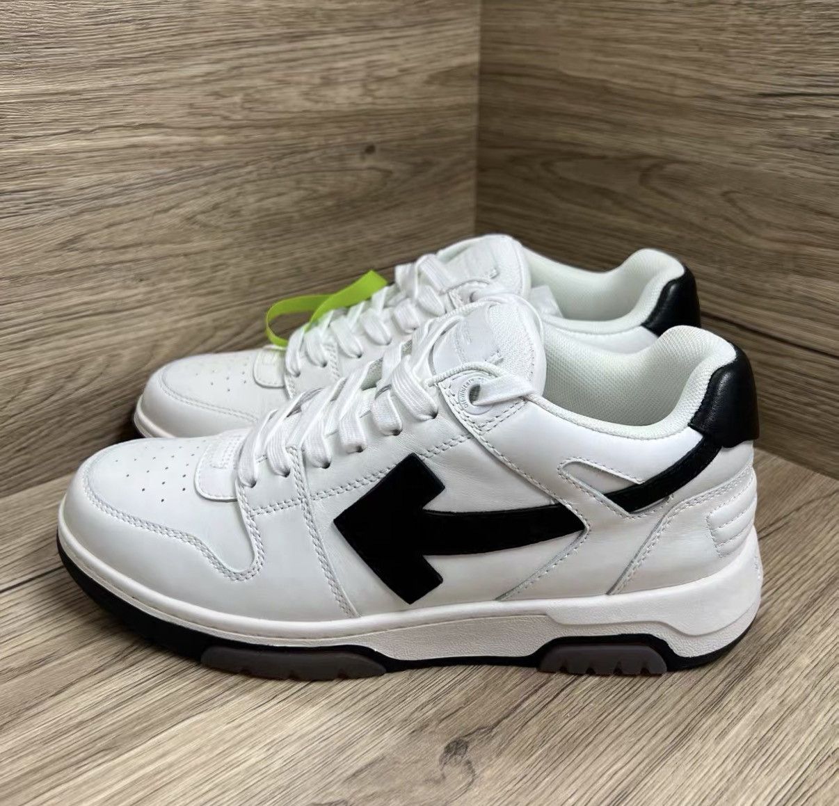 Off-White Off-White Out Of Office Pointed-Toe Sneakers J41 Size US 7 / EU 40 - 1 Thumbnail