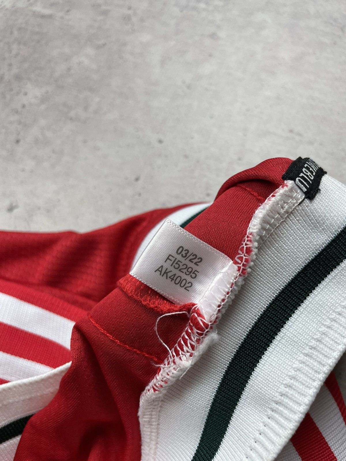 Adidas Adidas Wales 22/2023 kit centre logo Size US L / EU 52-54 / 3 - 9 Thumbnail