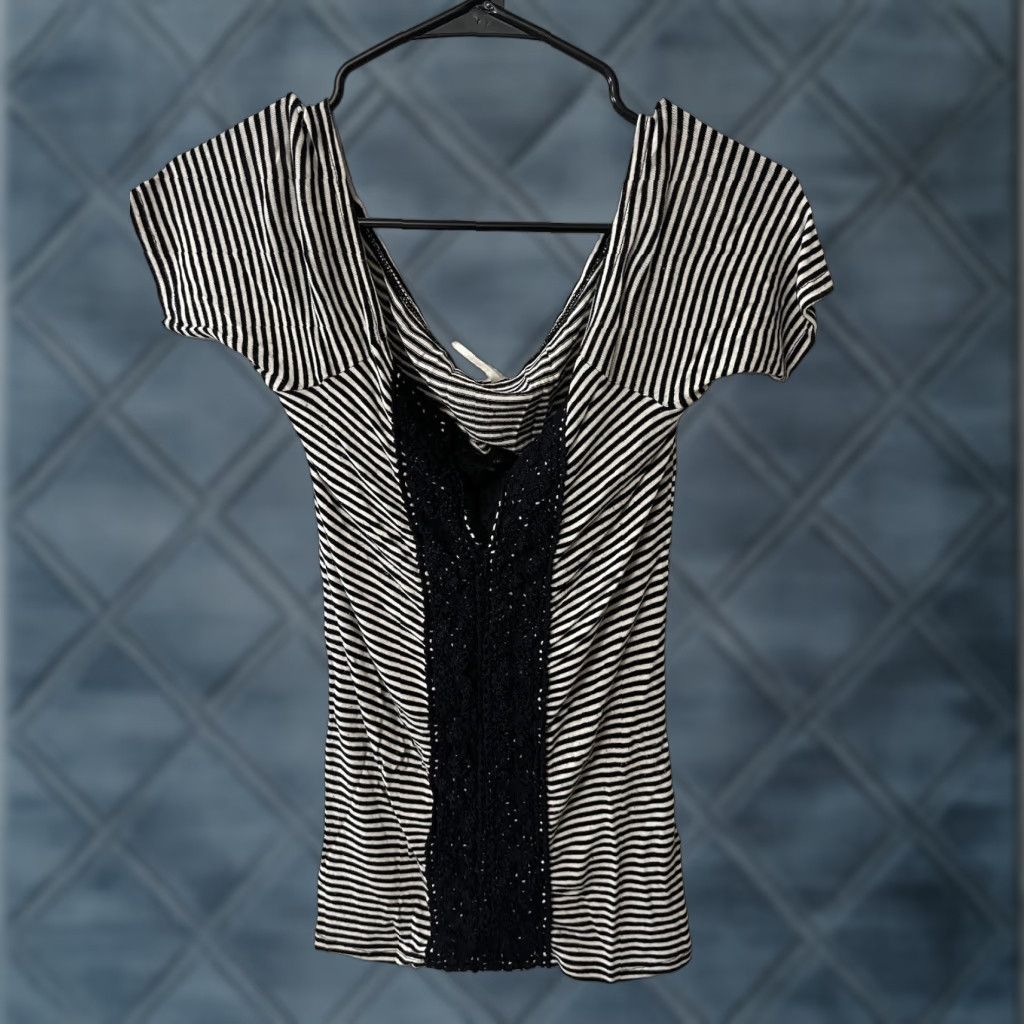 Vintage VINTAGE We The Free Striped Tee Shirt XS Black Square Neck Short Sleeve Womens Adult XS Black Striped Square Neck Tee Shirt Size XS / US 0-2 / IT 36-38 - 1 Thumbnail