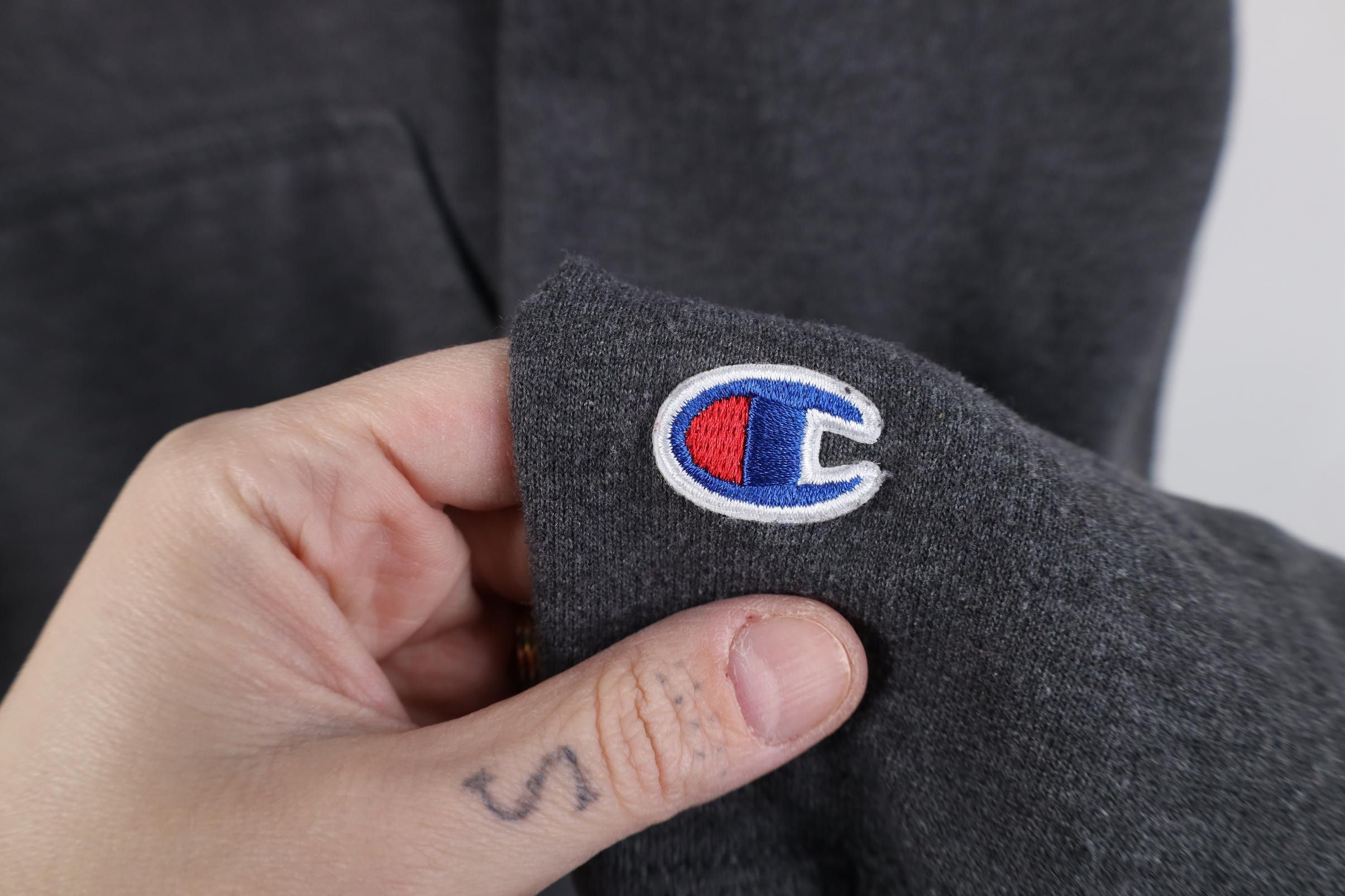 Champion Vintage Y2K Champion Monochrome Logo Hoodie Sweatshirt Gray Size US S / EU 44-46 / 1 - 4 Thumbnail