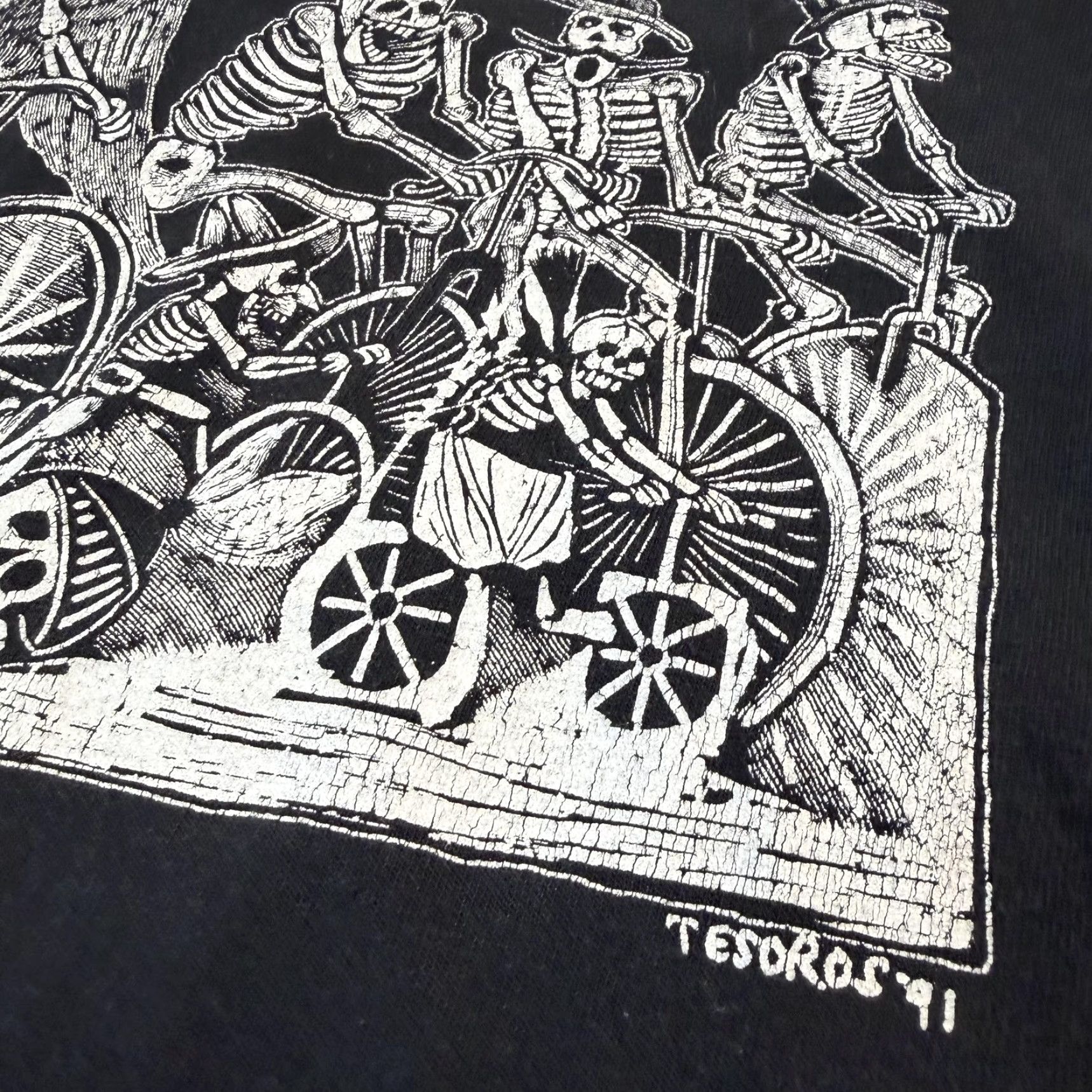 Gildan Day of the Dead Skeletons Bicycles Shirt Mens Medium Black Graphic Tesoros 1991 Size US M / EU 48-50 / 2 - 7 Thumbnail