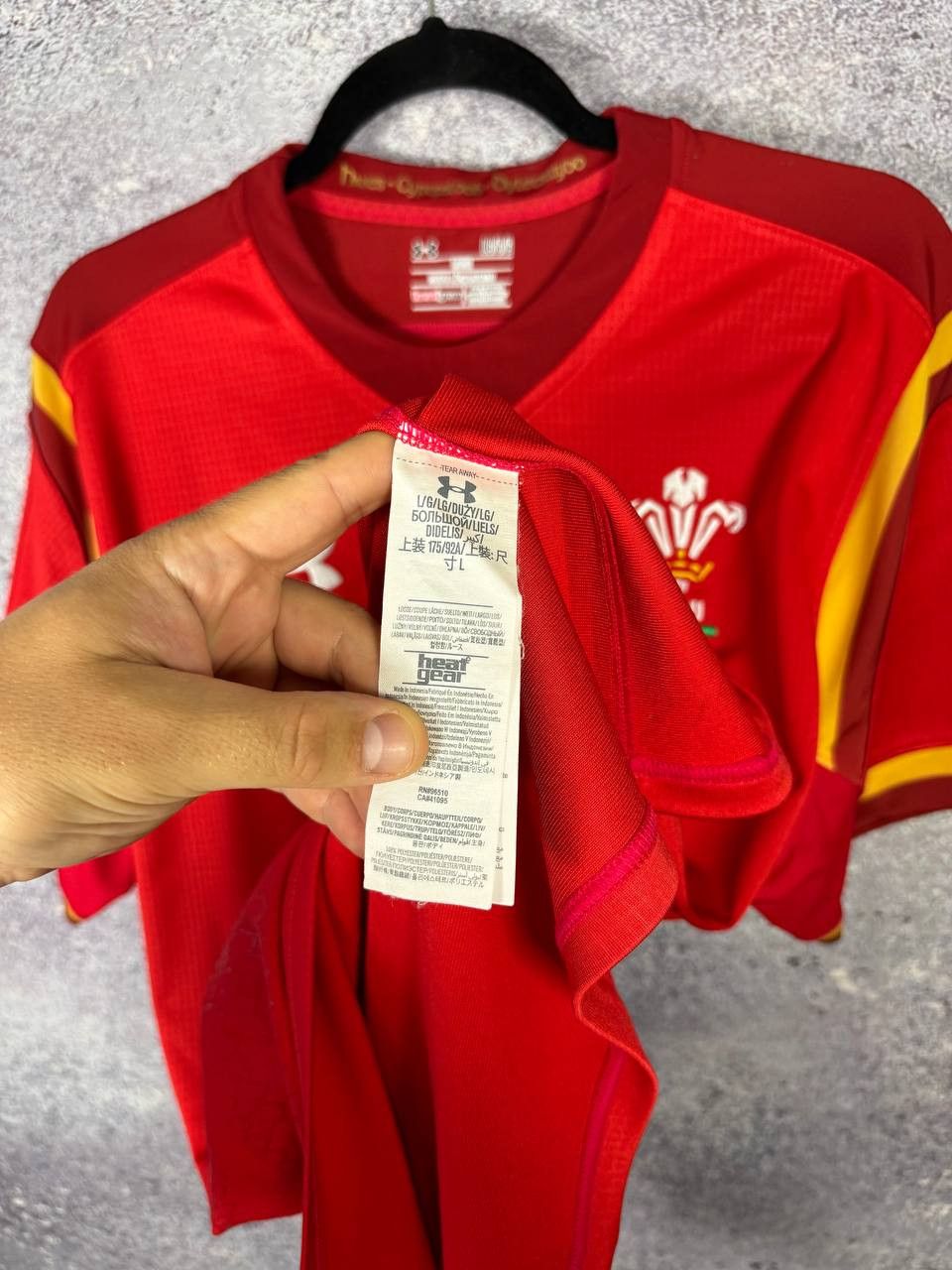 Under Armour Men's Rugby Union Wales 2015/16 Home Shirt Jersey UA Size US L / EU 52-54 / 3 - 10 Thumbnail