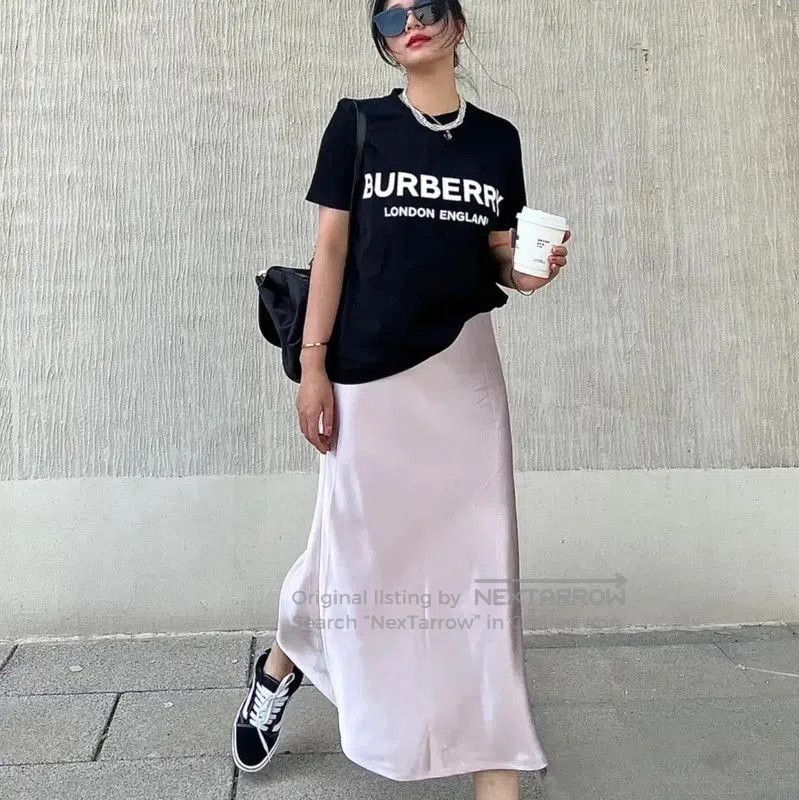 Burberry Burberry Black Cotton Women's T-Shirt. Size S / US 4 / IT 40 - 7 Thumbnail