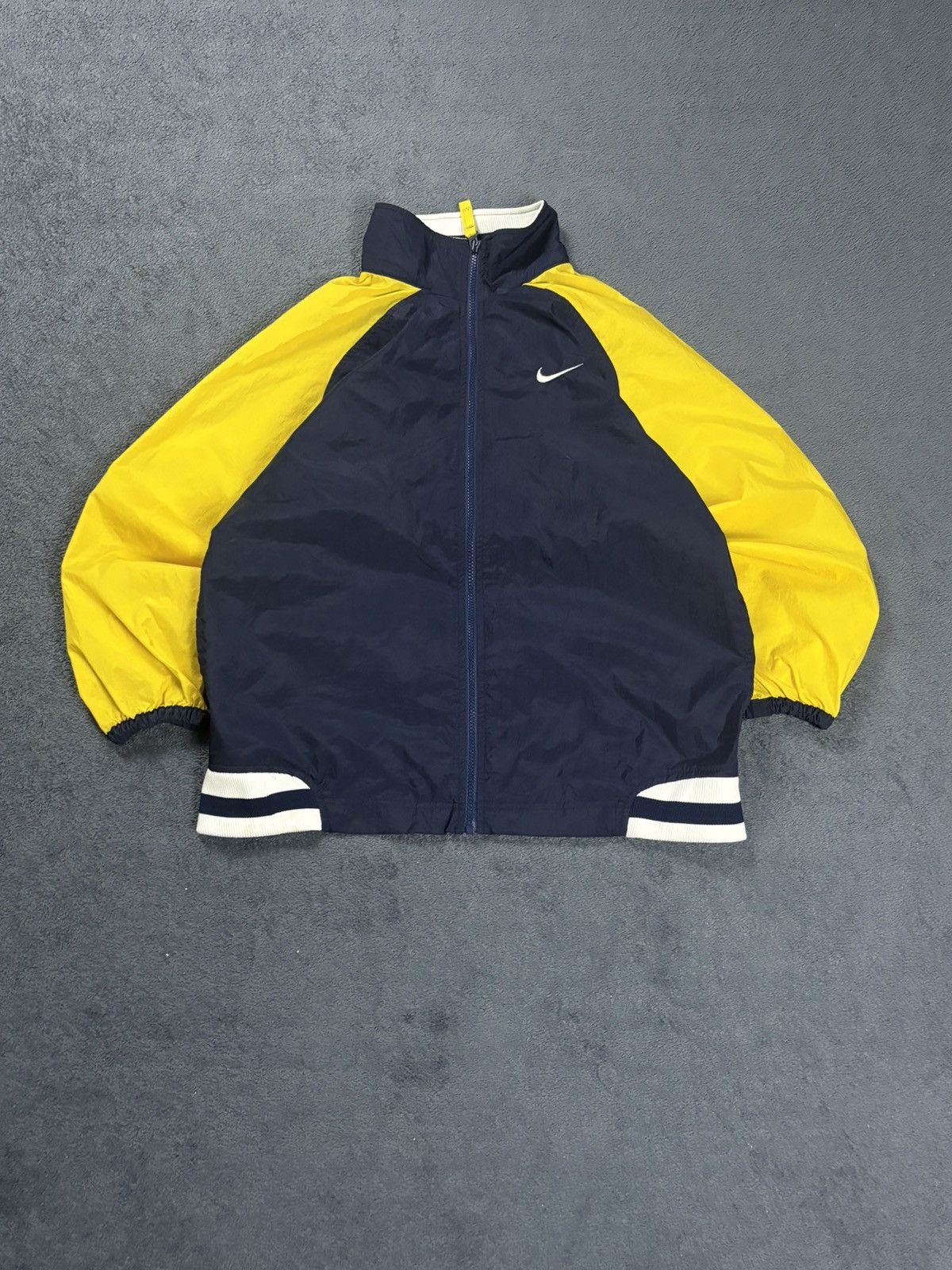 Nike 90s Nike Vintage Nylon Jacket Big Swoosh Logo Back Rare Y2K Size US S / EU 44-46 / 1 - 2 Thumbnail