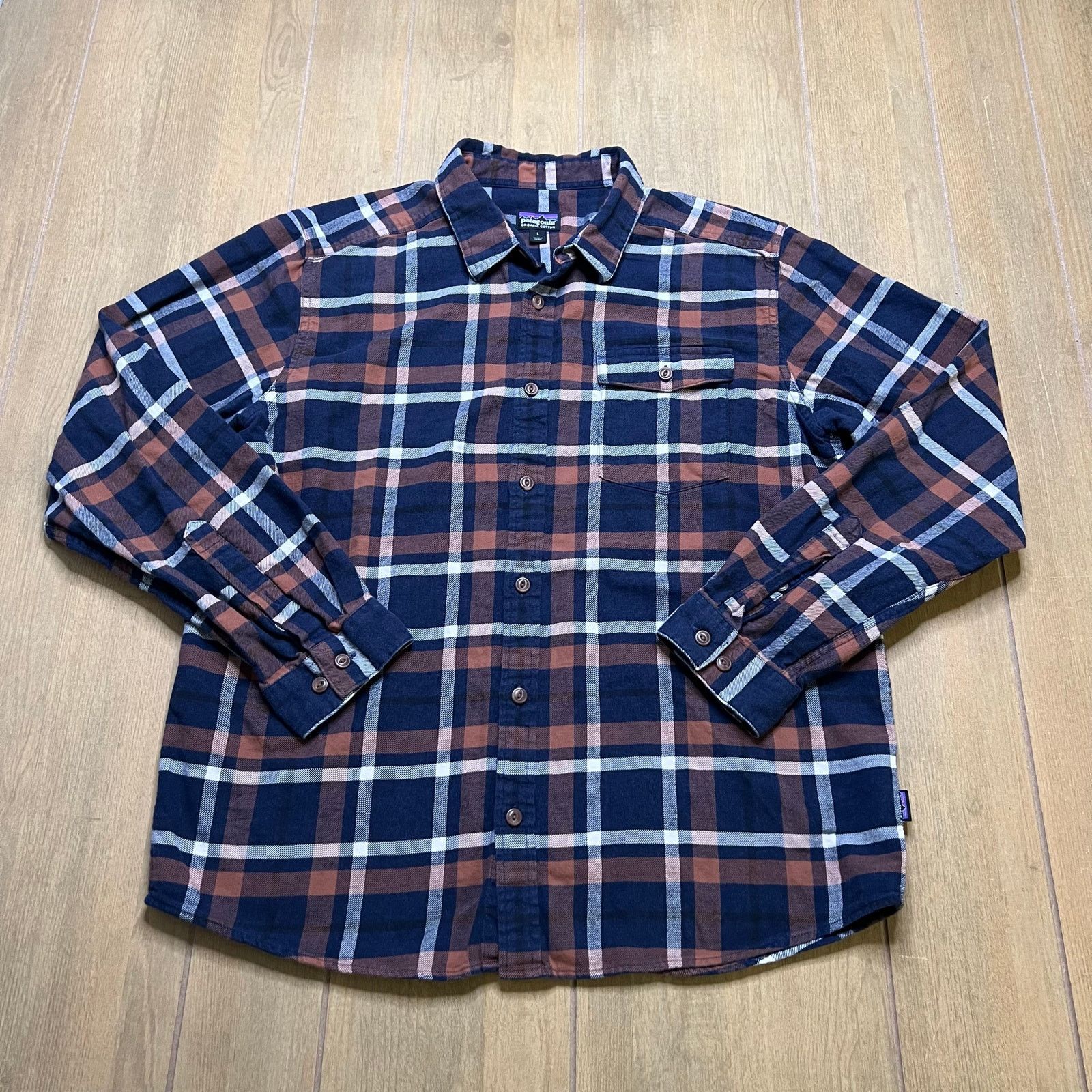 Patagonia Patagonia Men's Lightweight Fjord Flannel Shirt Sz Large Size US L / EU 52-54 / 3 - 2 Thumbnail