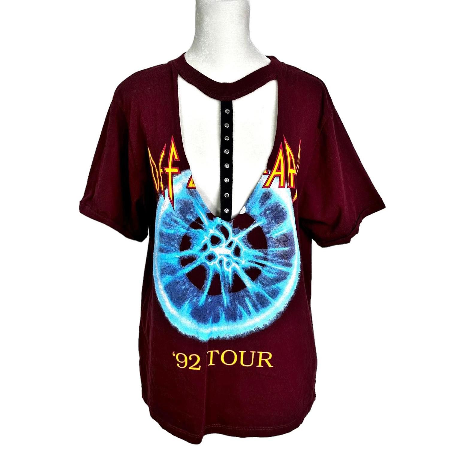 Forever 21 Def Leppard 92' Tour Cut Out Graphic T-Shirt Women's S Size S / US 4 / IT 40 - 1 Thumbnail