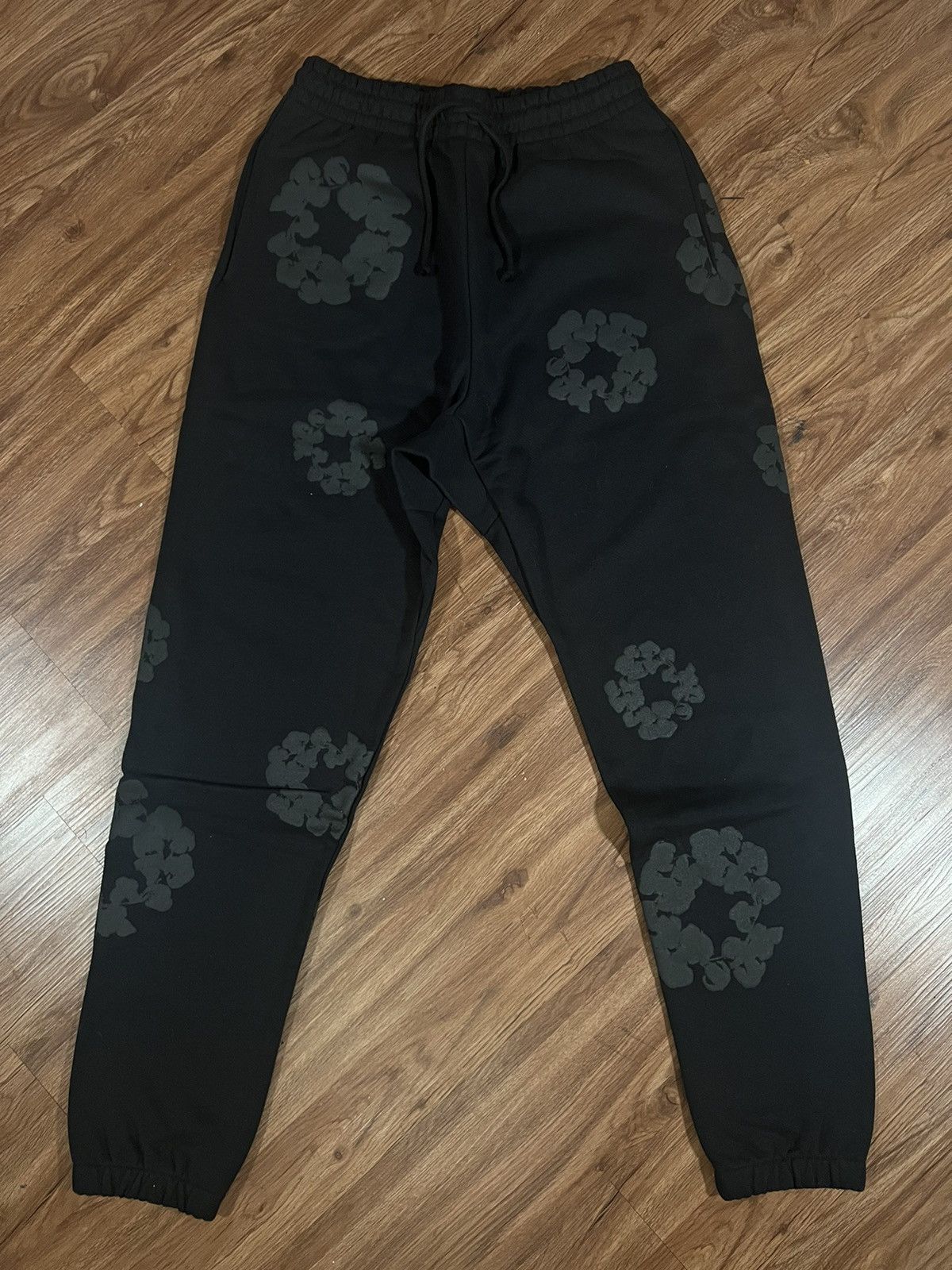 image of Denim Tears Cotton Wreath Sweatpants Size L in Black, Men's