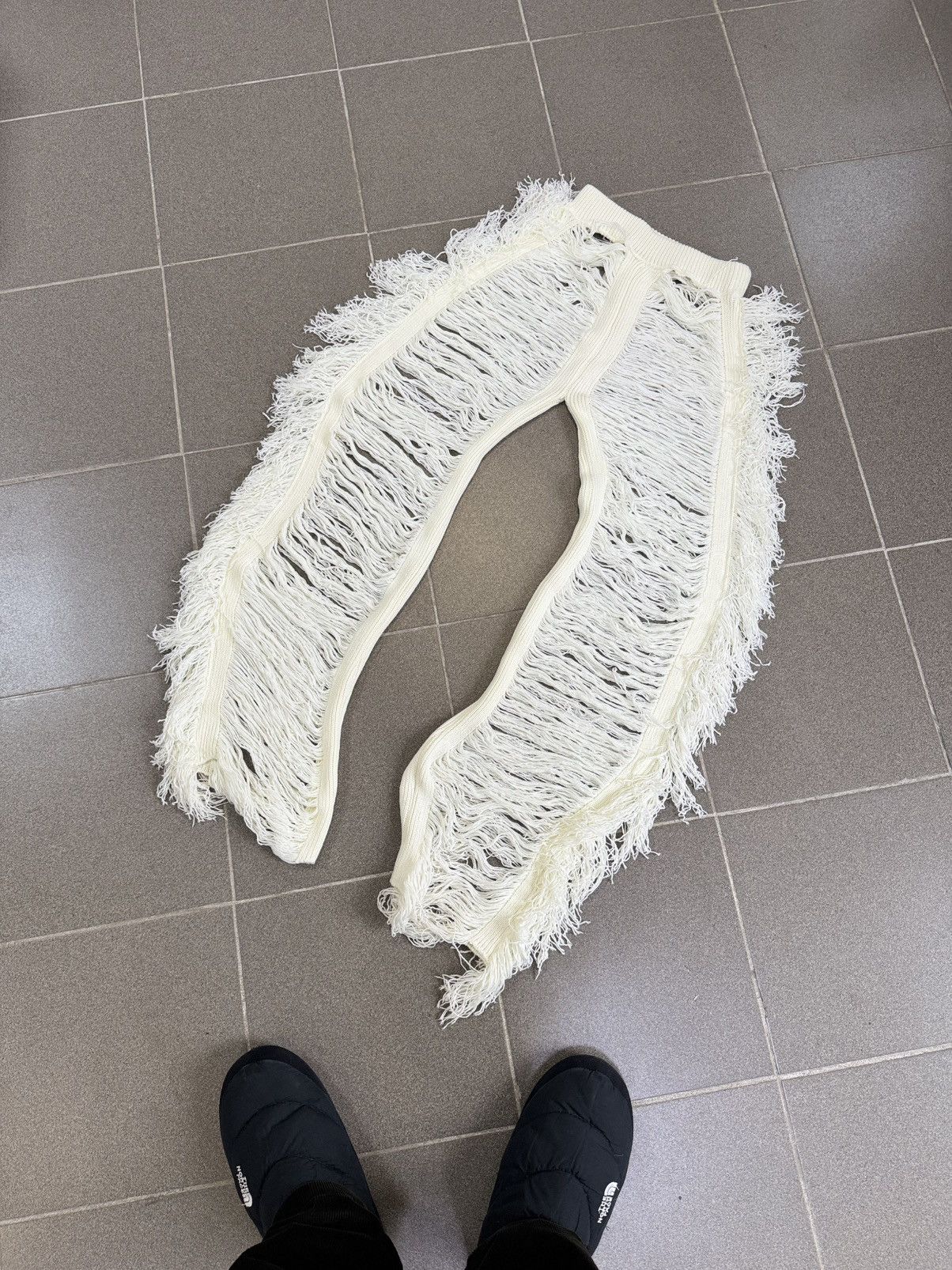 20471120 Very crazy white shredded extreme ripped pants Size 28" / US 6 / IT 42 - 10 Thumbnail