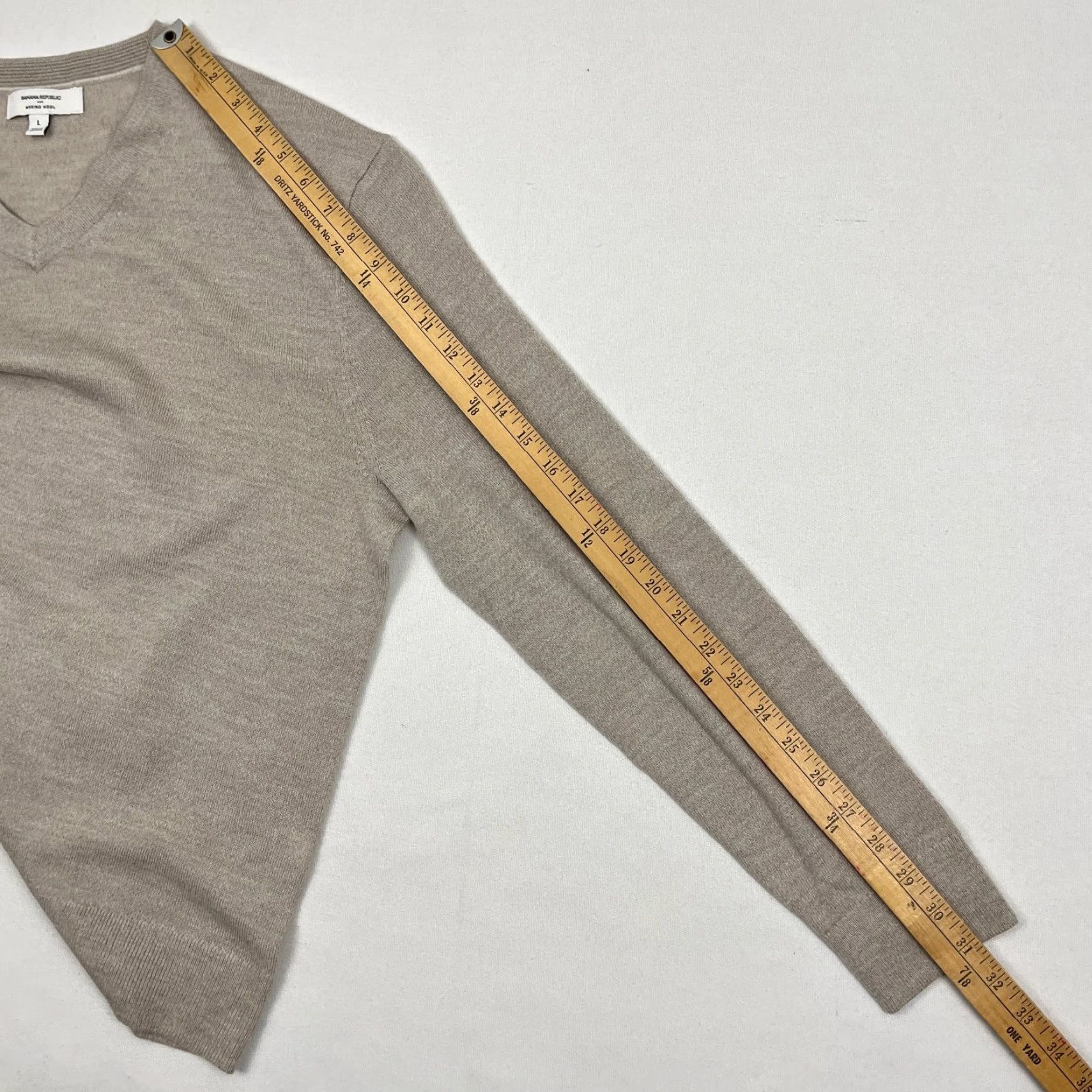 Banana Republic Banana Republic Sweater Mens L Sand Brown Merino Wool V-Neck Pullover Academia Size US L / EU 52-54 / 3 - 6 Thumbnail