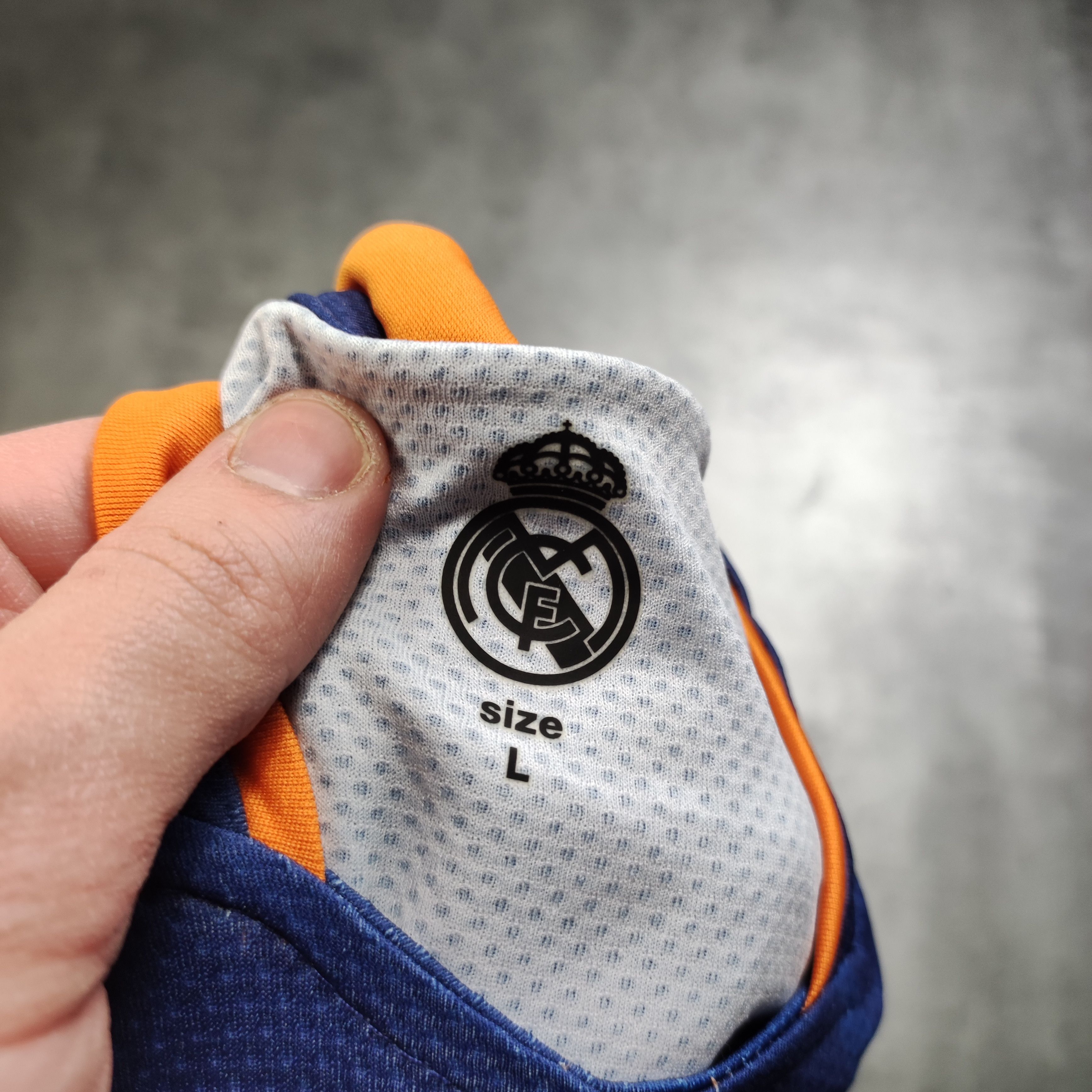Other RARE Football Soccer Real Madrid Official Rogers Replica Kit Size US L / EU 52-54 / 3 - 6 Thumbnail