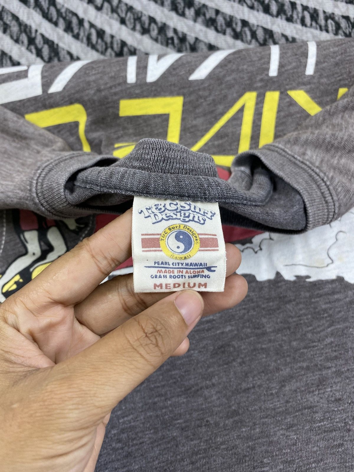 Japanese Brand Vintage T&C Surf Hawaiian Design Longsleeve Shirt Size US M / EU 48-50 / 2 - 5 Thumbnail