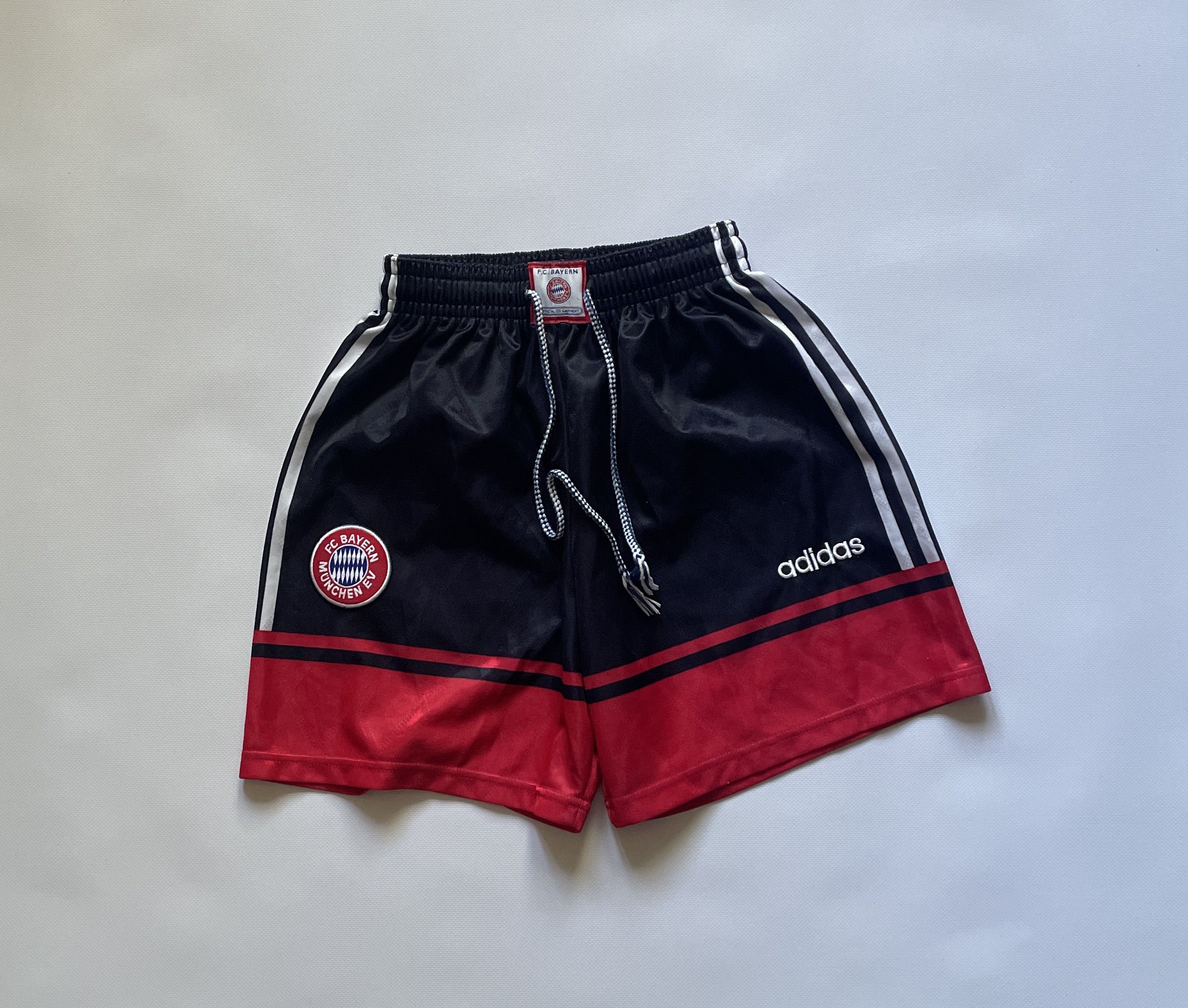 Adidas Bayern Munich Y2K Home Football Short 1997 1999 Soccer Size US 30 / EU 46 - 1 Thumbnail