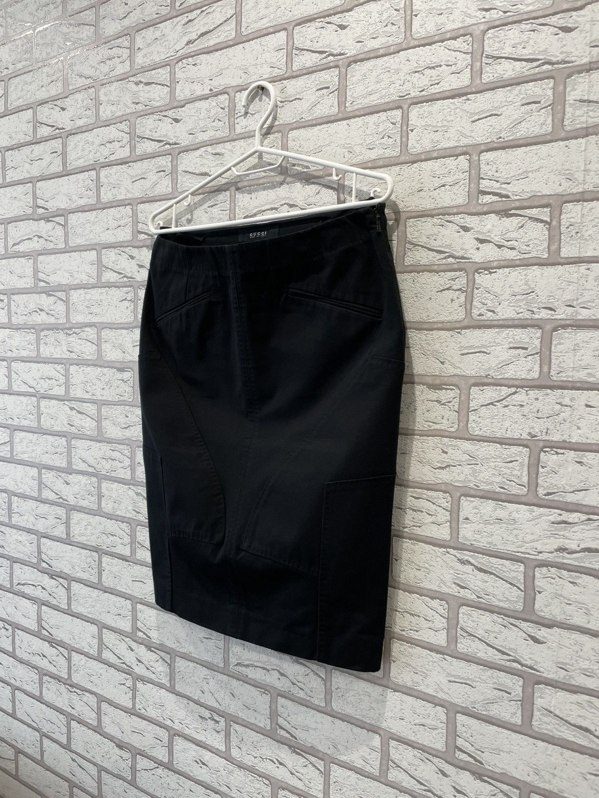 Gucci × Tom Ford Vintage Gucci midi black skirt Size 40" / US 18 - 2 Thumbnail