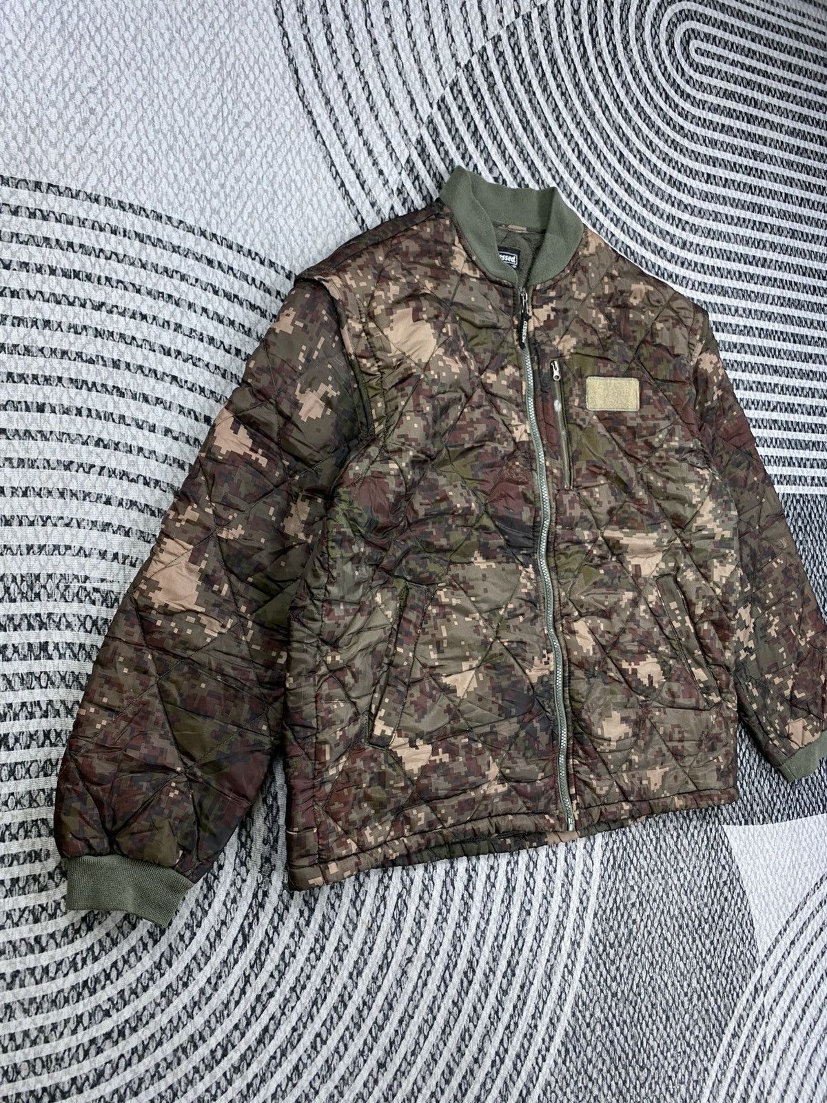 Japanese Brand Vintage Hessed Army Camo Rare Puffer Zipper Jacket Size US M / EU 48-50 / 2 - 3 Thumbnail