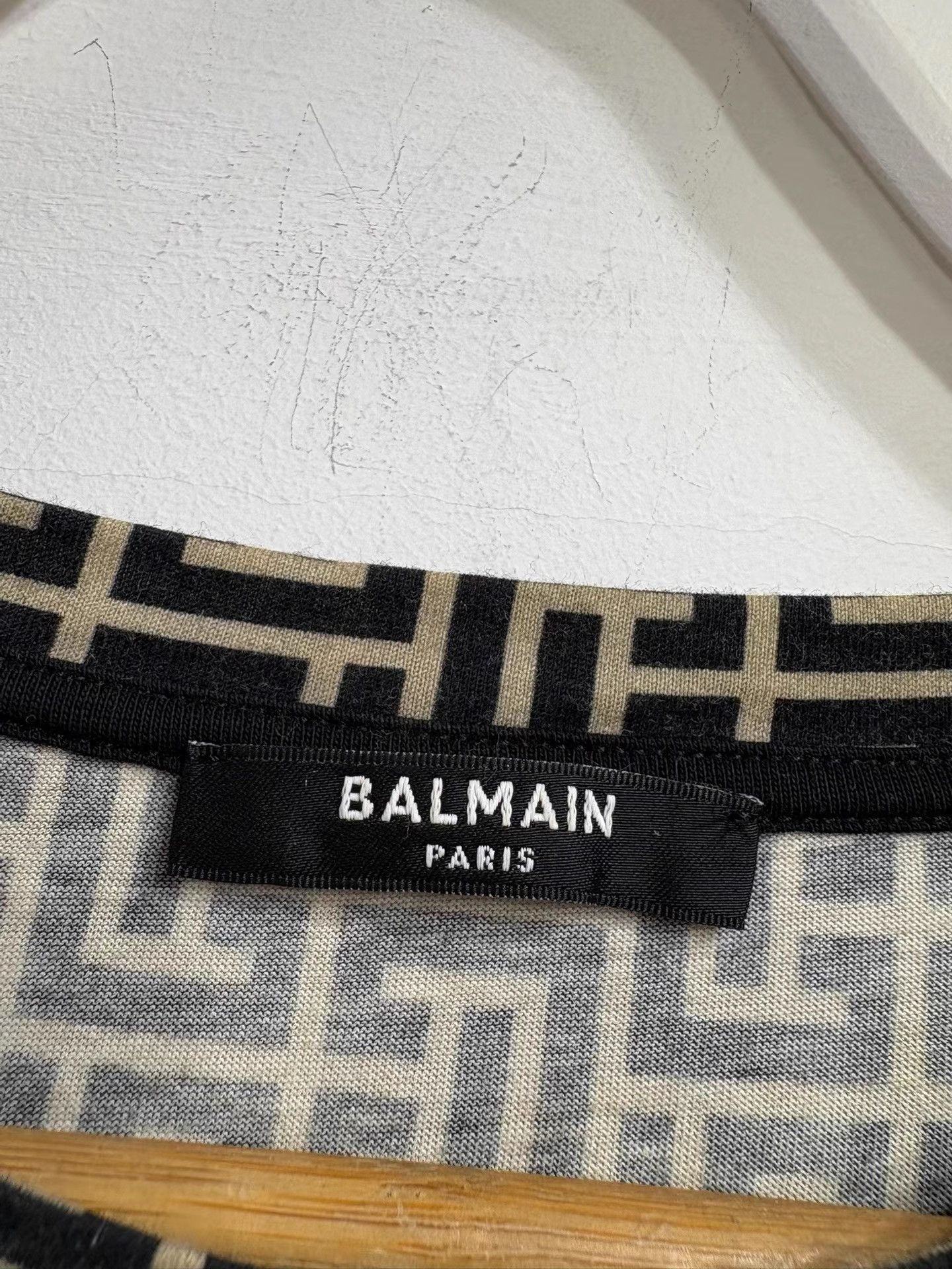 Balmain BALMAIN Men's Short Sleeve K29 Size US M / EU 48-50 / 2 - 4 Thumbnail