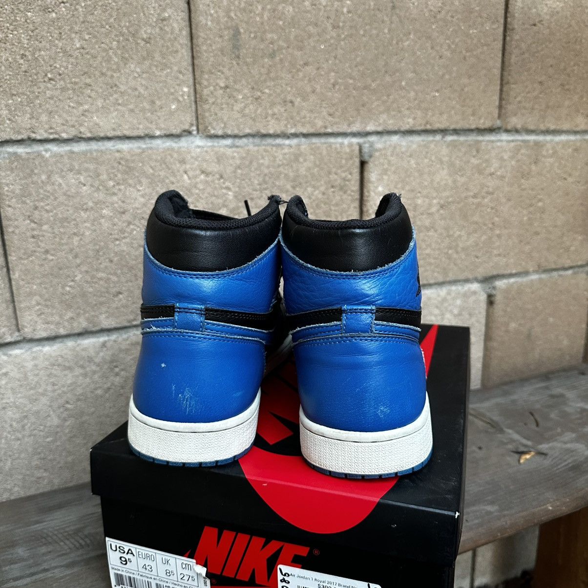 Nike Nike Air Jordan 1 Retro Royals Size US 9.5 / EU 42-43 - 4 Thumbnail