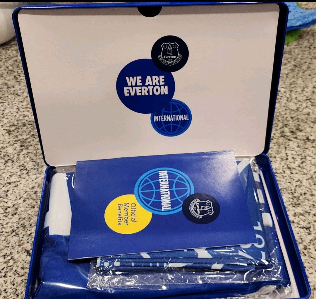 Other NIB Everton Soccer Premier League Membership Box Scarf Set Size ONE SIZE - 1 Thumbnail