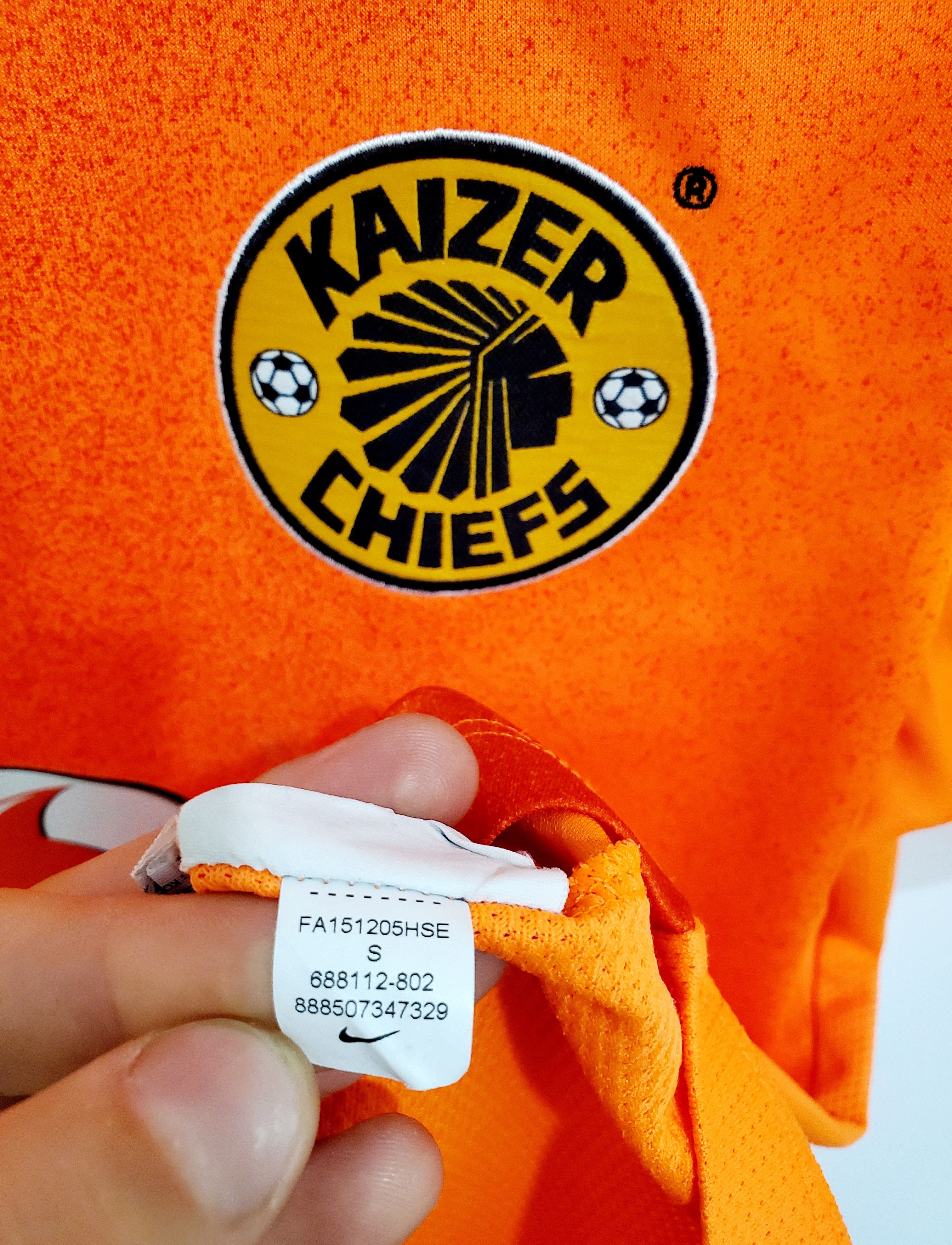 Nike KAIZER CHIEFS SHIRT FOOTBALL SOCCER JERSEY SIZE S Size US S / EU 44-46 / 1 - 4 Thumbnail