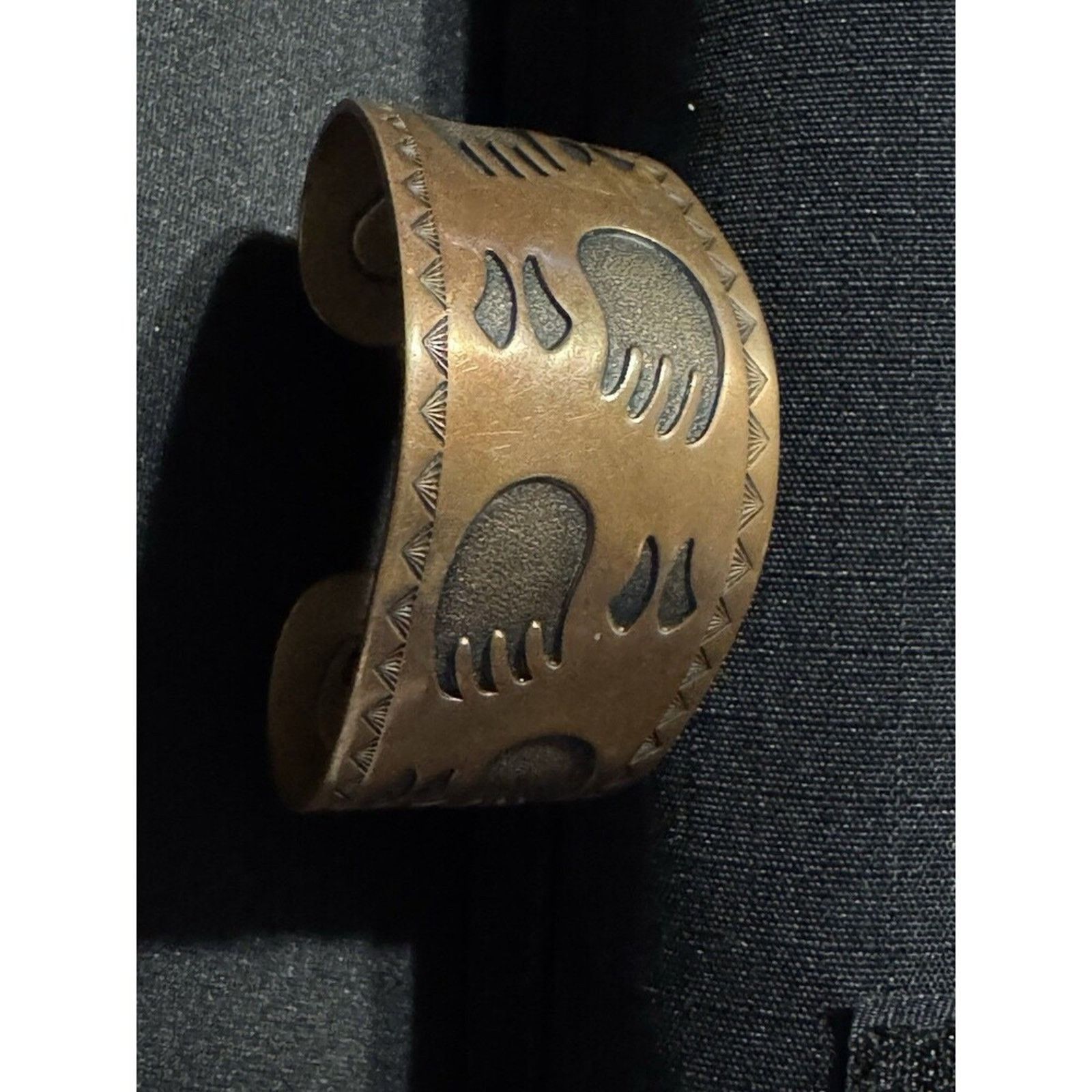 Other Signed Native Copper Bear Paw Cuff Bracelet Size ONE SIZE - 1 Thumbnail