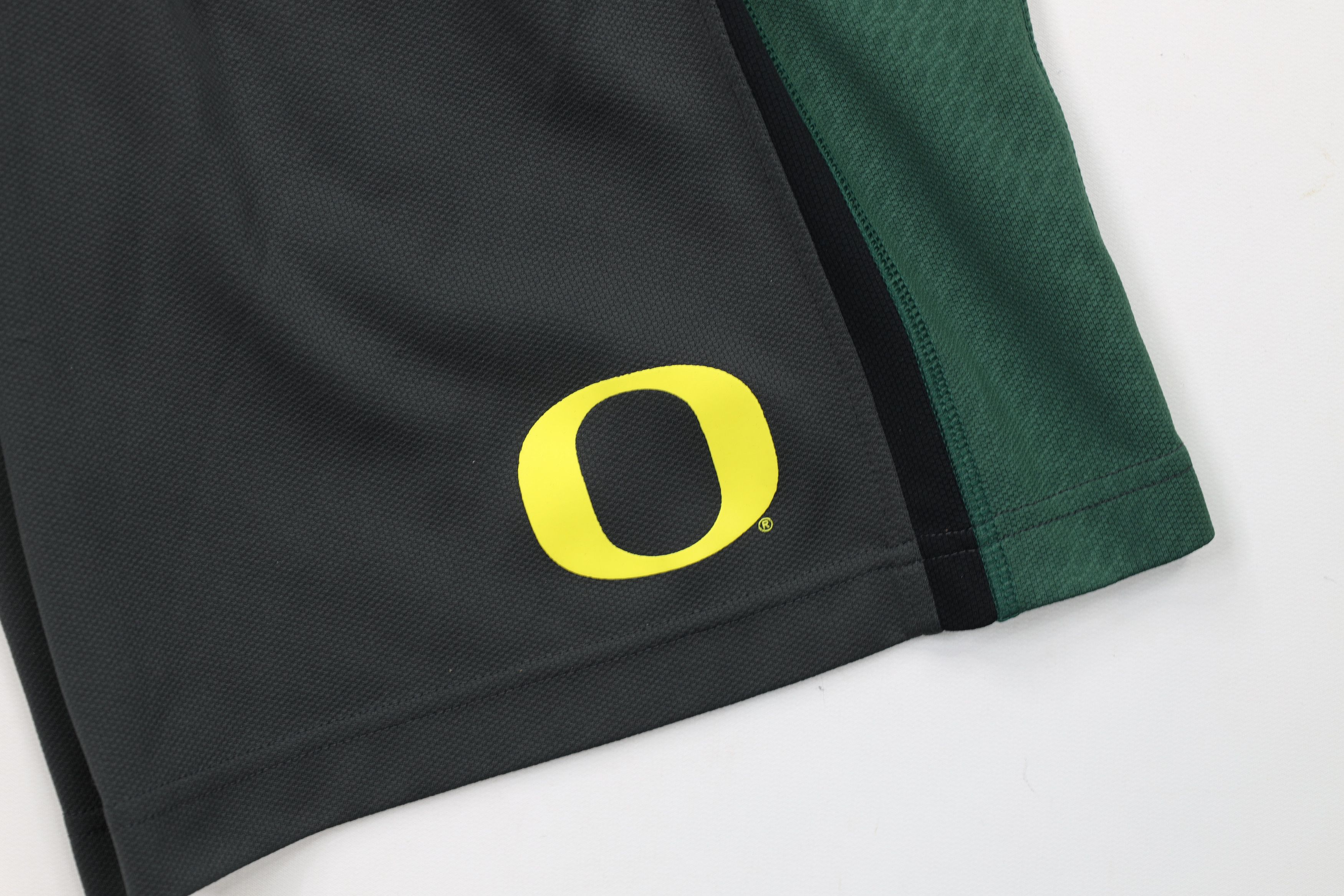 Nike × Vintage Nike University of Oregon Basketball Shorts Gray Green Size US 30 / EU 46 - 5 Thumbnail