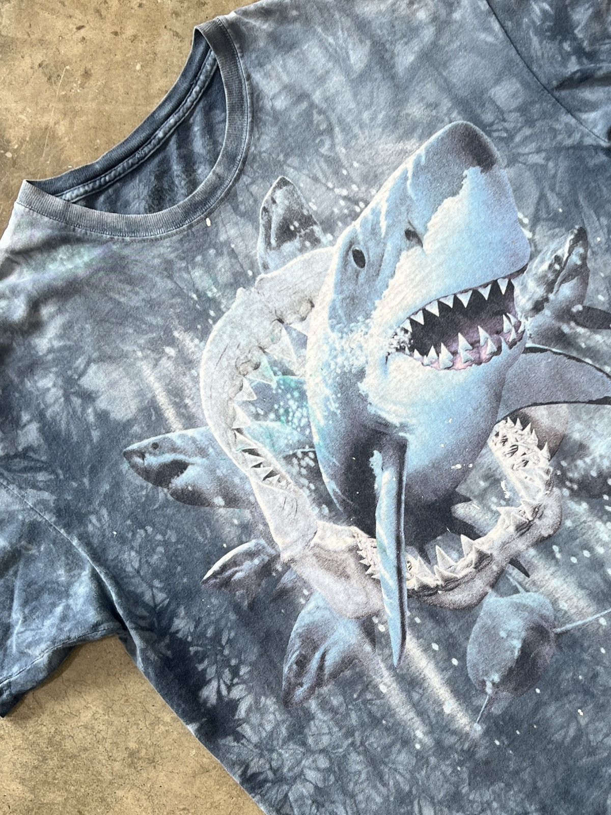 Vintage The Mountain Shark Crystal Beach Tie Dye Ocean Nature Tee XL Size US XL / EU 56 / 4 - 1 Thumbnail