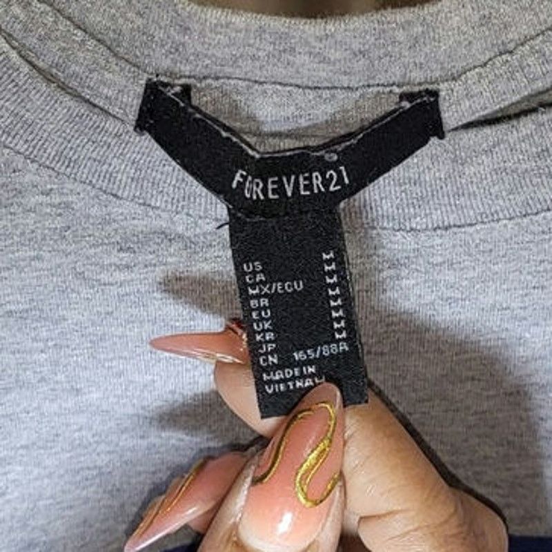 Forever 21 Forever 21 Gray Rainbow Stripe Short Sleeve Crop Tee Size M Size M / US 6-8 / IT 42-44 - 4 Thumbnail