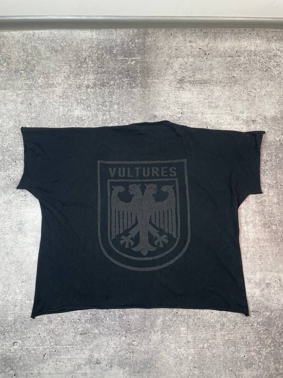 Kanye West Vultures Kanye West Promo Big Logo Merch Tee T-Shirt Y2K Size US L / EU 52-54 / 3 - 1 Thumbnail
