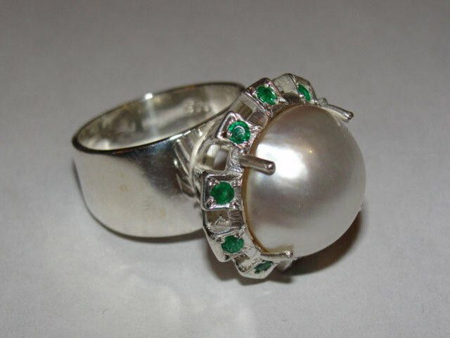 Designer Silver Mabe Pearl and Emerald Cocktail Ring Alberto Juan Size ONE SIZE - 2 Thumbnail
