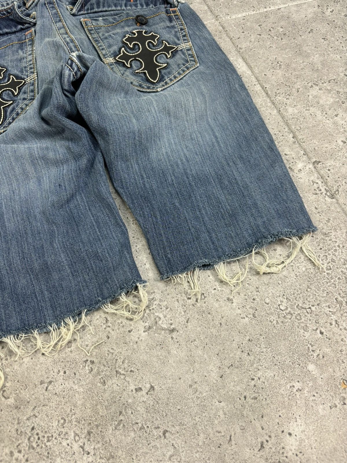 Affliction × Japanese Brand × Vintage Y2K Affliction 2000s Denim Shorts Faded Distressed Cross Size US 32 / EU 48 - 6 Thumbnail