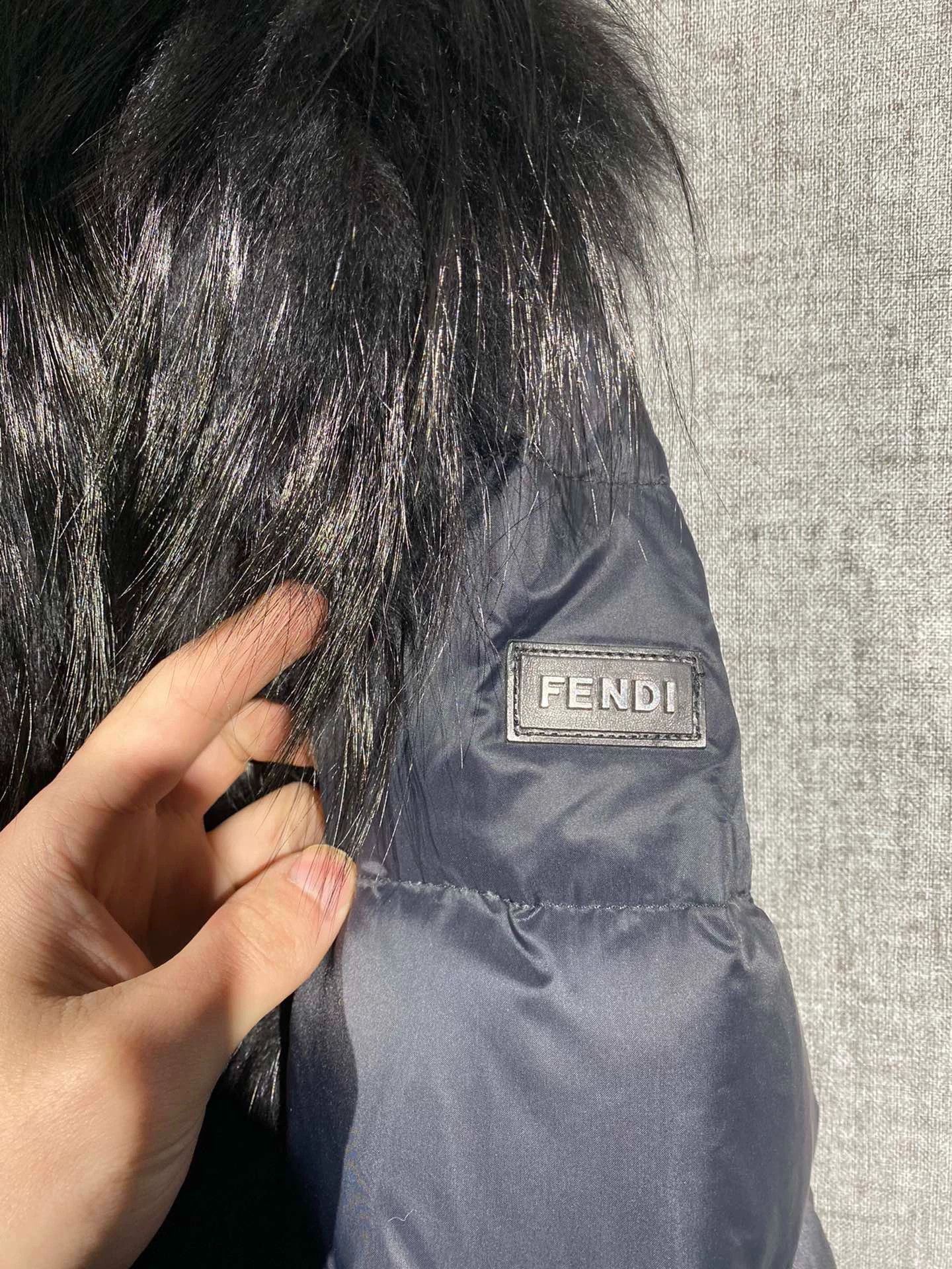 Fendi Second-hand Fendi fur and down jacket Size XS / US 0-2 / IT 36-38 - 4 Thumbnail