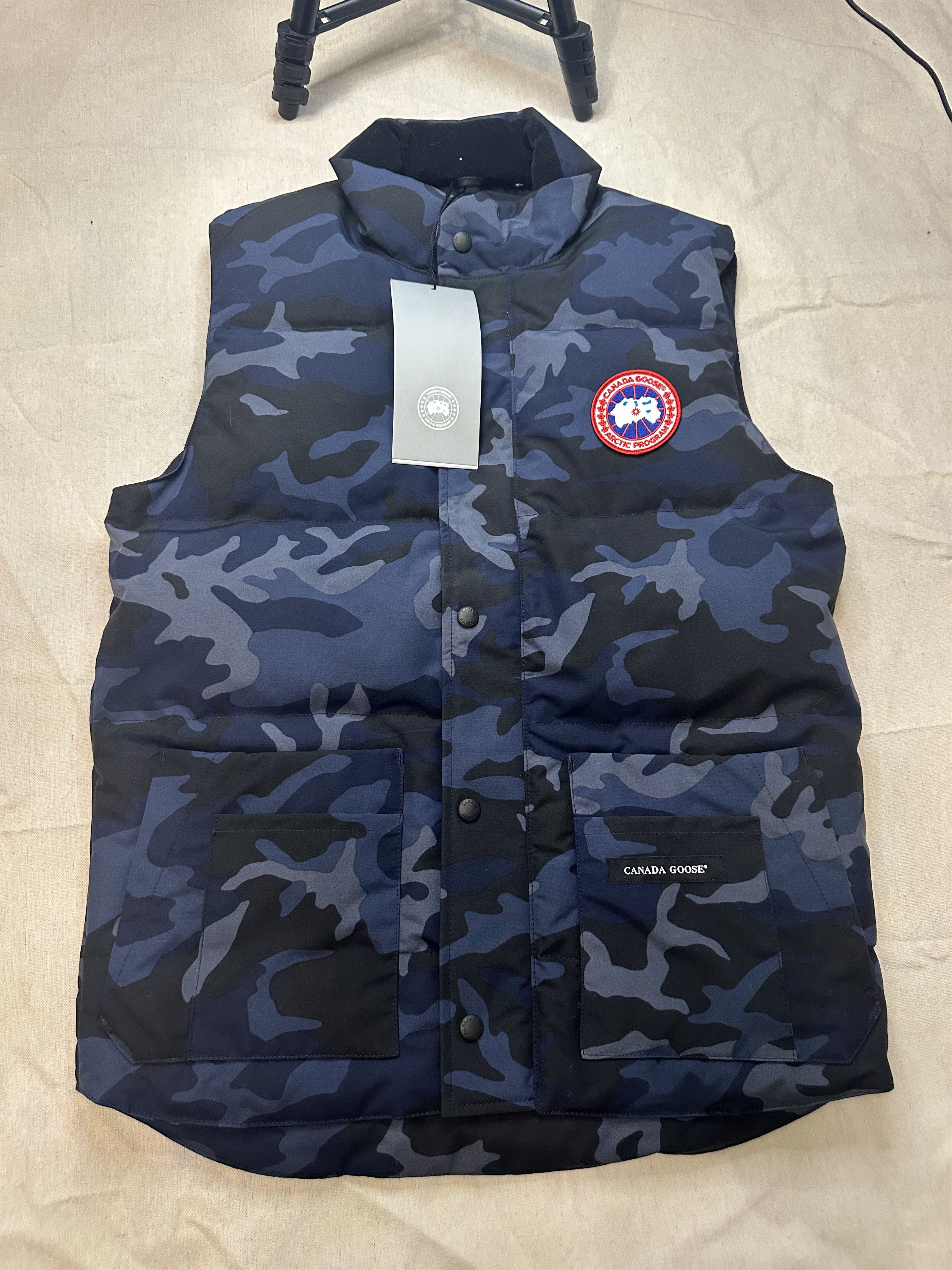 Canada goose camo gilet 2025