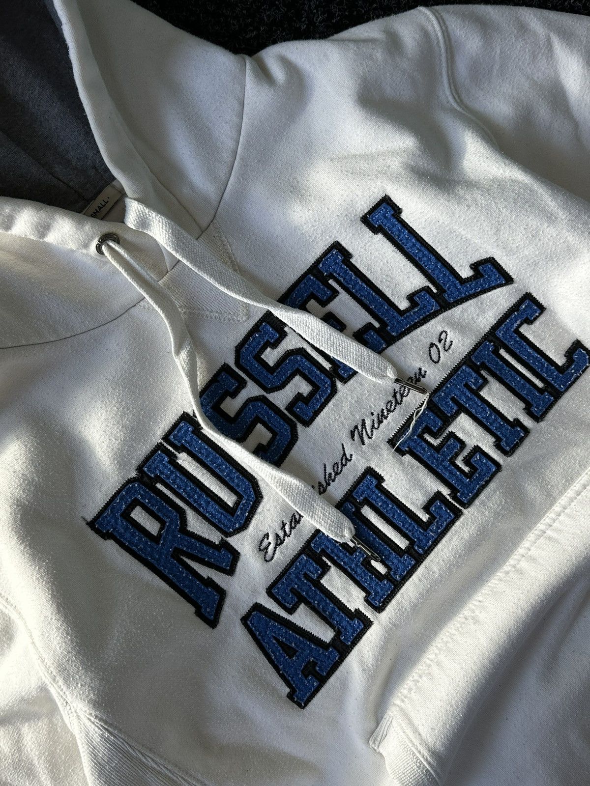 Russell Athletic × Vintage 🚨Vintage Grey Russell Athletic BIG LOGO Hoodie Size S WHITE Size US S / EU 44-46 / 1 - 4 Thumbnail