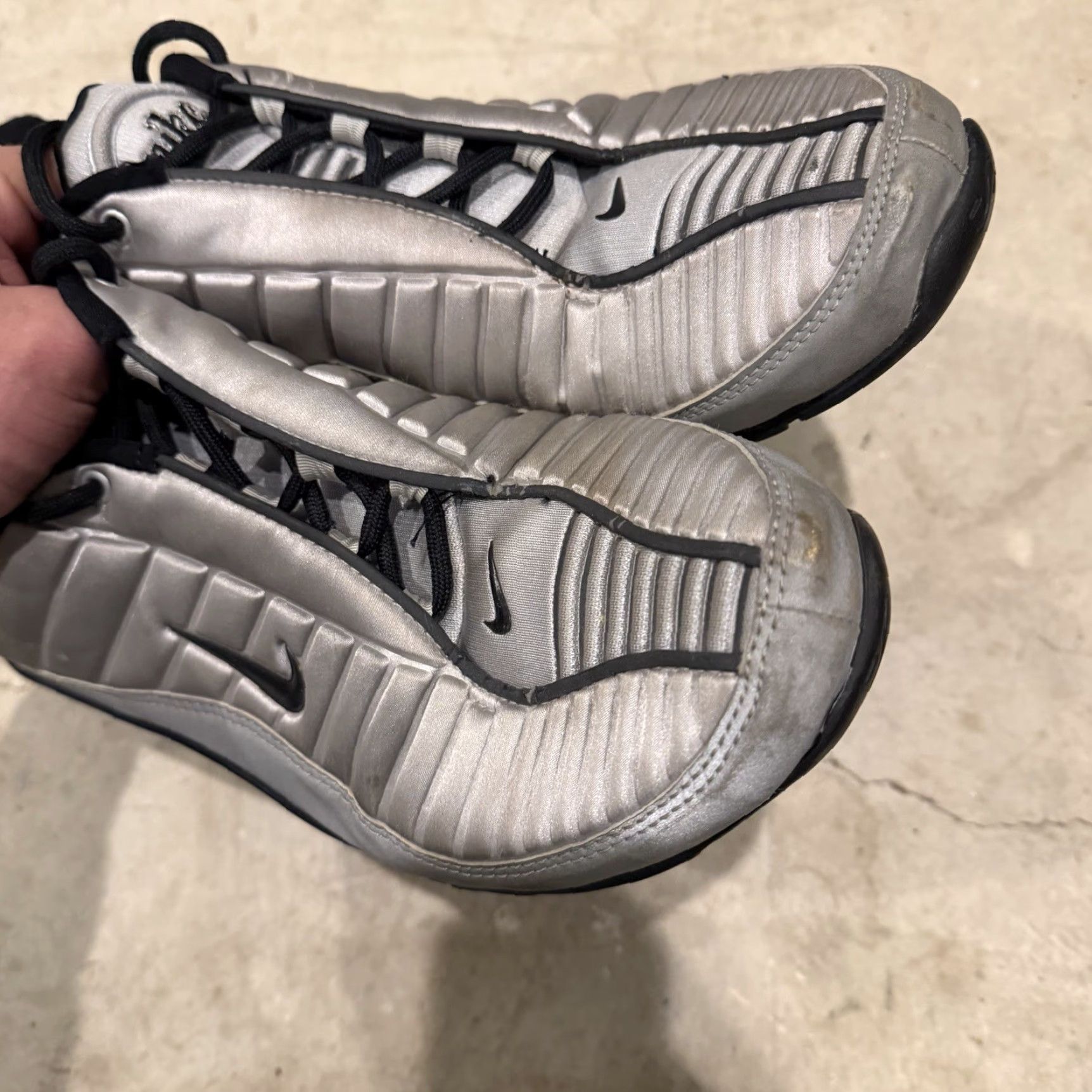 Nike VINTAGE Nike Air Mens 13 Metallic Silver 302468-004 Sneaker Distressed Fair Womens Mens Boys Size US 13 / EU 46 - 5 Thumbnail