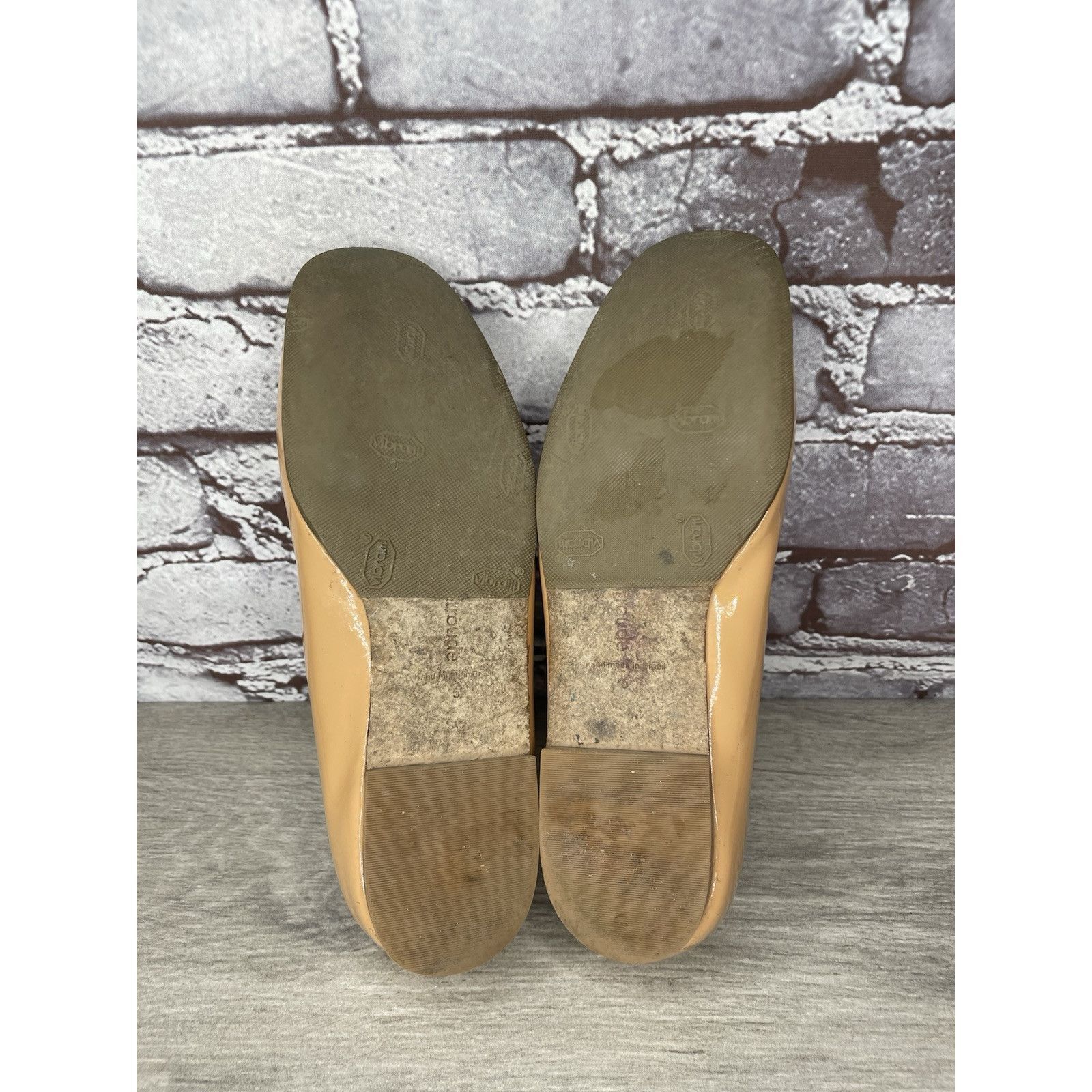 Other LARROUDE Vibram Nude Patent Leather Mary Jane Flats Shoes Wo Size US 5 / IT 35 - 9 Thumbnail