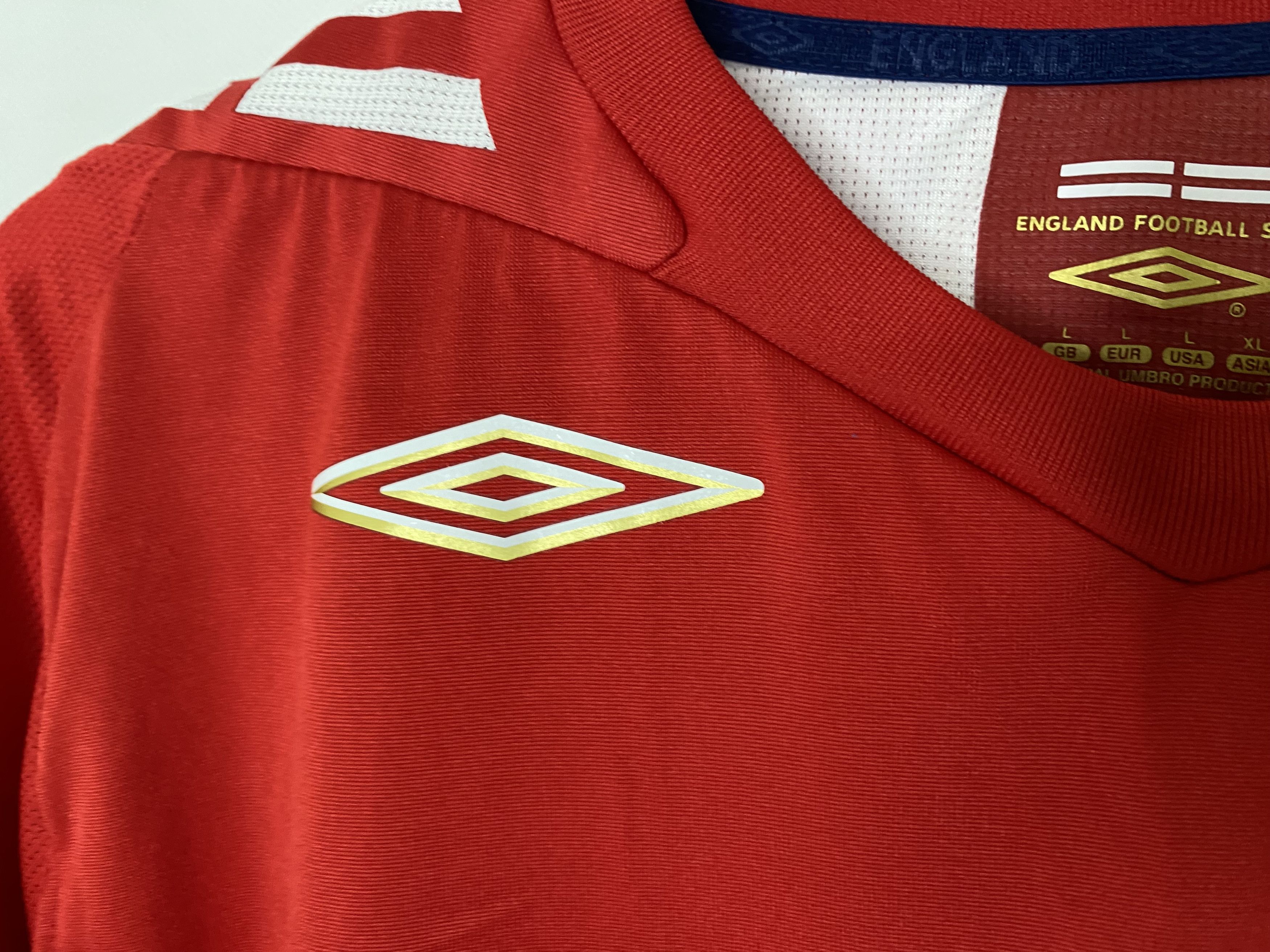 Umbro ENGLAND NATIONAL TEAM 2006 AWAY FOOTBALL SHIRT SOCCER JERSEY Size US L / EU 52-54 / 3 - 5 Thumbnail