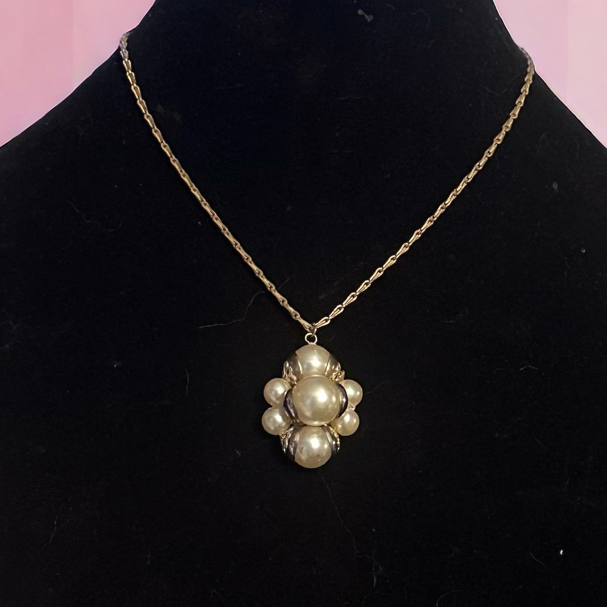 Vintage Vintage gold tone cluster pearl pendant necklace Size ONE SIZE - 1 Thumbnail
