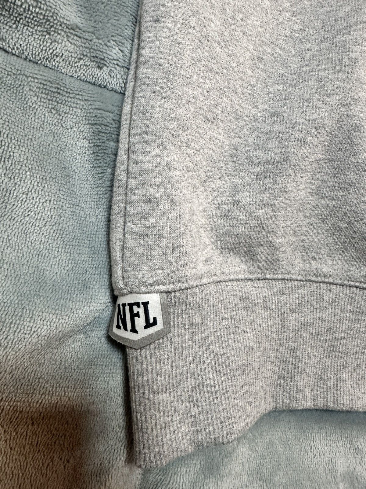 NFL New NFL Athletic Logo Crewneck Sweater Size XLarge Size US XL / EU 56 / 4 - 5 Thumbnail