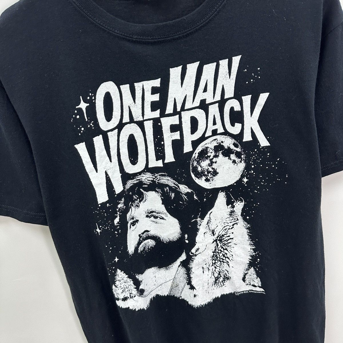 Vintage Vintage One Man Wolfpack The Hangover movie tee humor y2k og Size US M / EU 48-50 / 2 - 6 Thumbnail