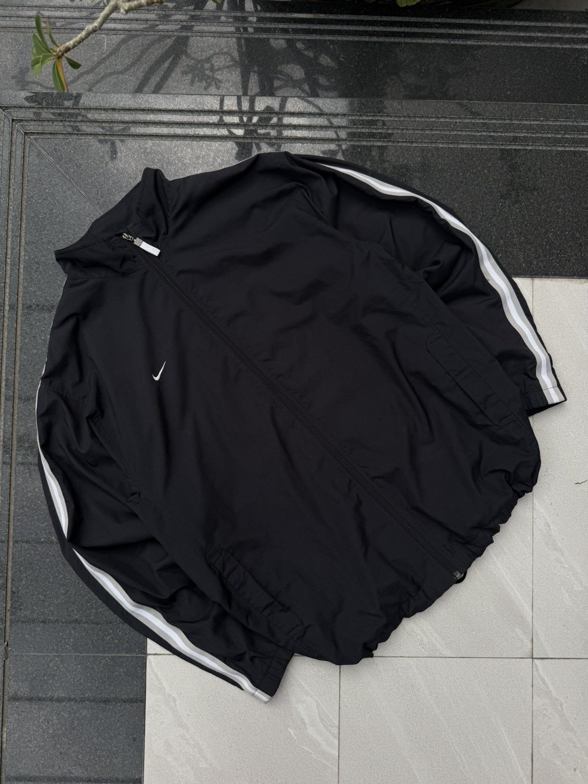 Nike 90’s NIKE RARE SWOOSH Y2K RETRO VINTAGELOGO ZIP NYLON JACKET Size US XL / EU 56 / 4 - 1 Thumbnail