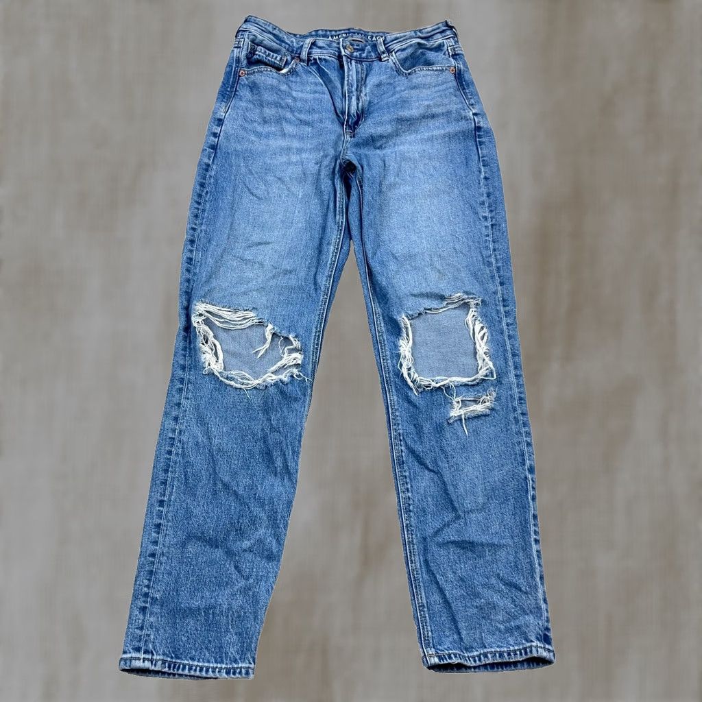 American Eagle Outfitters American Eagle Mom Jeans Women 8 Long Holes Distressed Baggy Stretch Med Wash Size 30" / US 8 / IT 44 - 1 Thumbnail