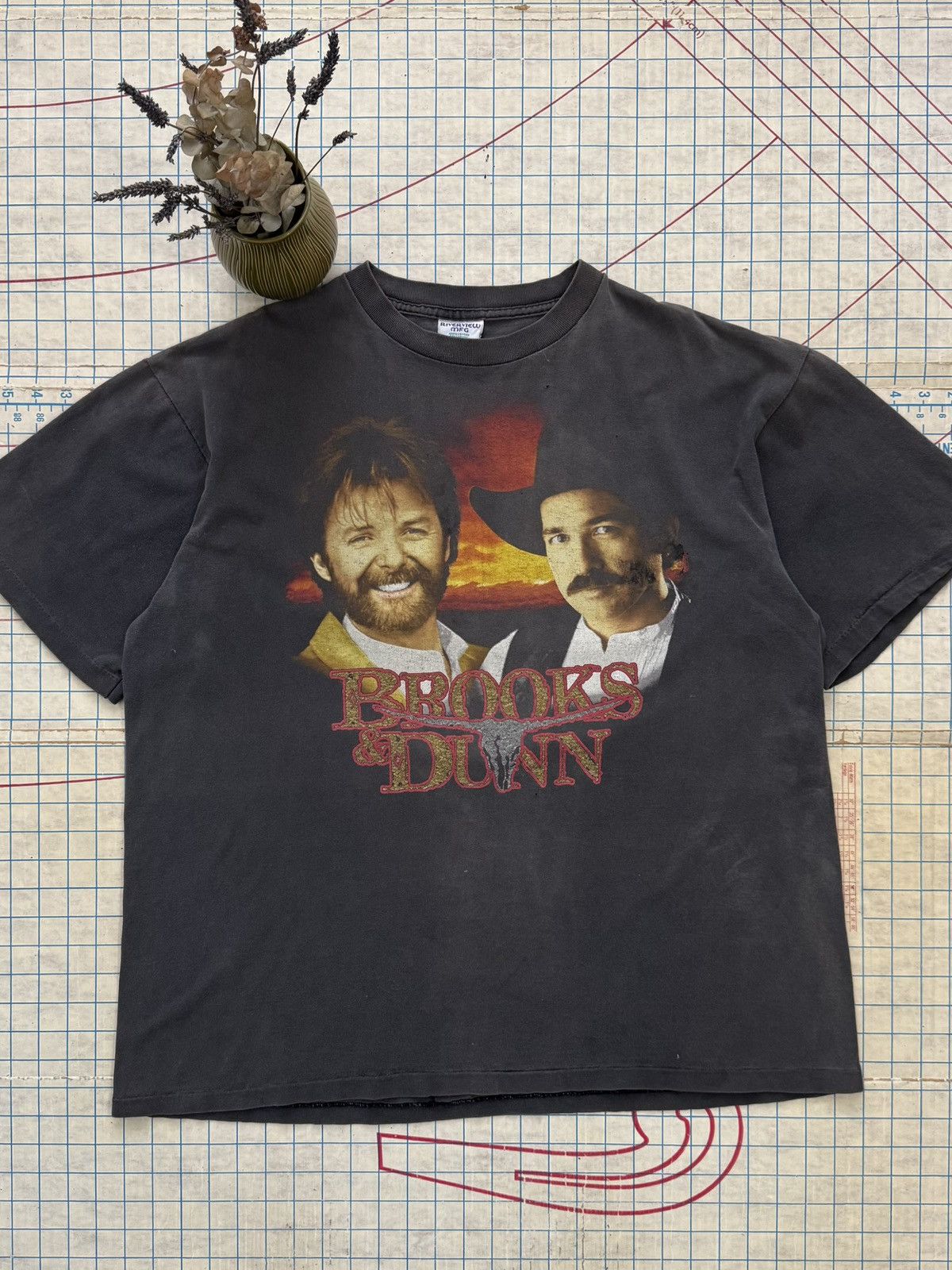 Band Tees × Vintage Vintage Brooks & Dunn Faded Black Waiting On Sundown Tour Te Size US XXL / EU 58 / 5 - 1 Thumbnail