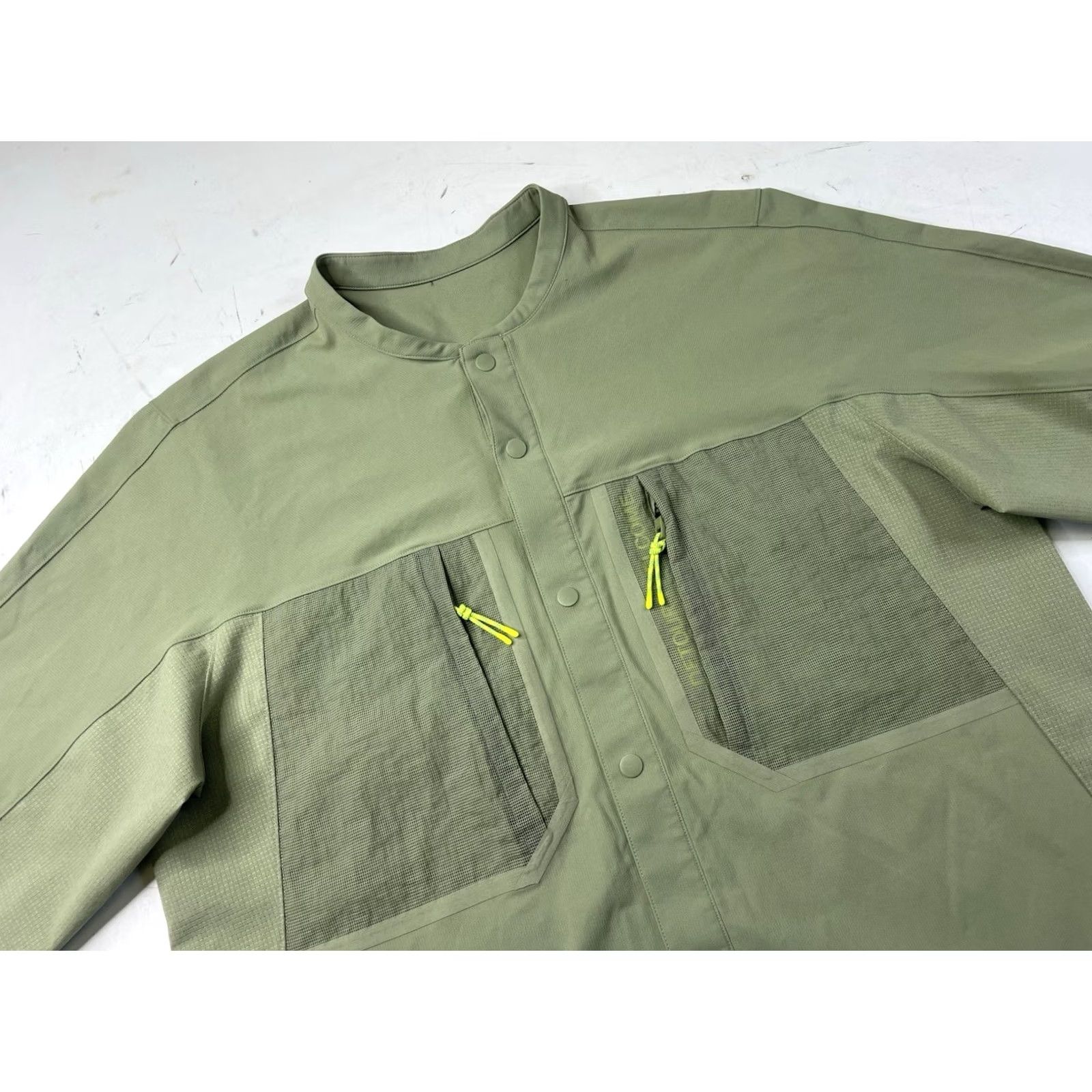 Lululemon Lululemon Water Repellent Hiking Short Sleeve Shirt Green M Men Size US M / EU 48-50 / 2 - 2 Thumbnail