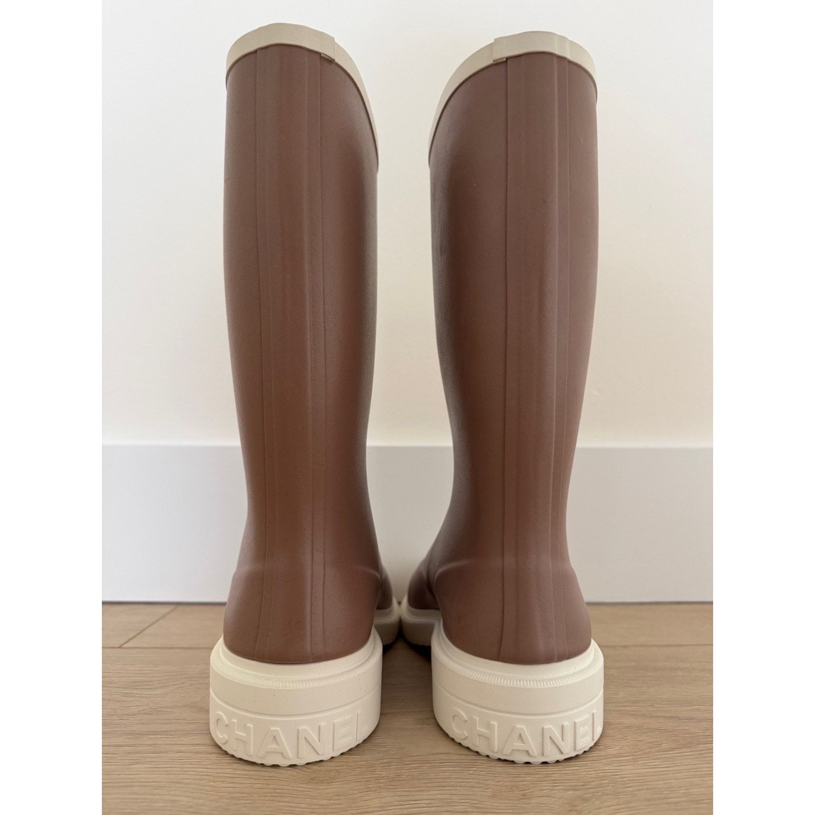 Chanel Chanel 26C Beige White CC Logo High Pull On Rain Boots 38 Size US 8 / IT 38 - 22 Thumbnail