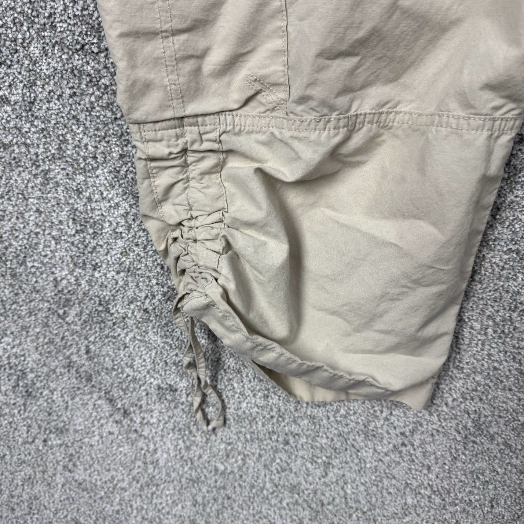 Vintage VINTAGE Woolrich Cargo Capris Sz 12 Pants Women Beige Cotton Cinch Hem Pockets Utility Outdoor Hiking 15.5 In Inseam Size ONE SIZE - 5 Thumbnail
